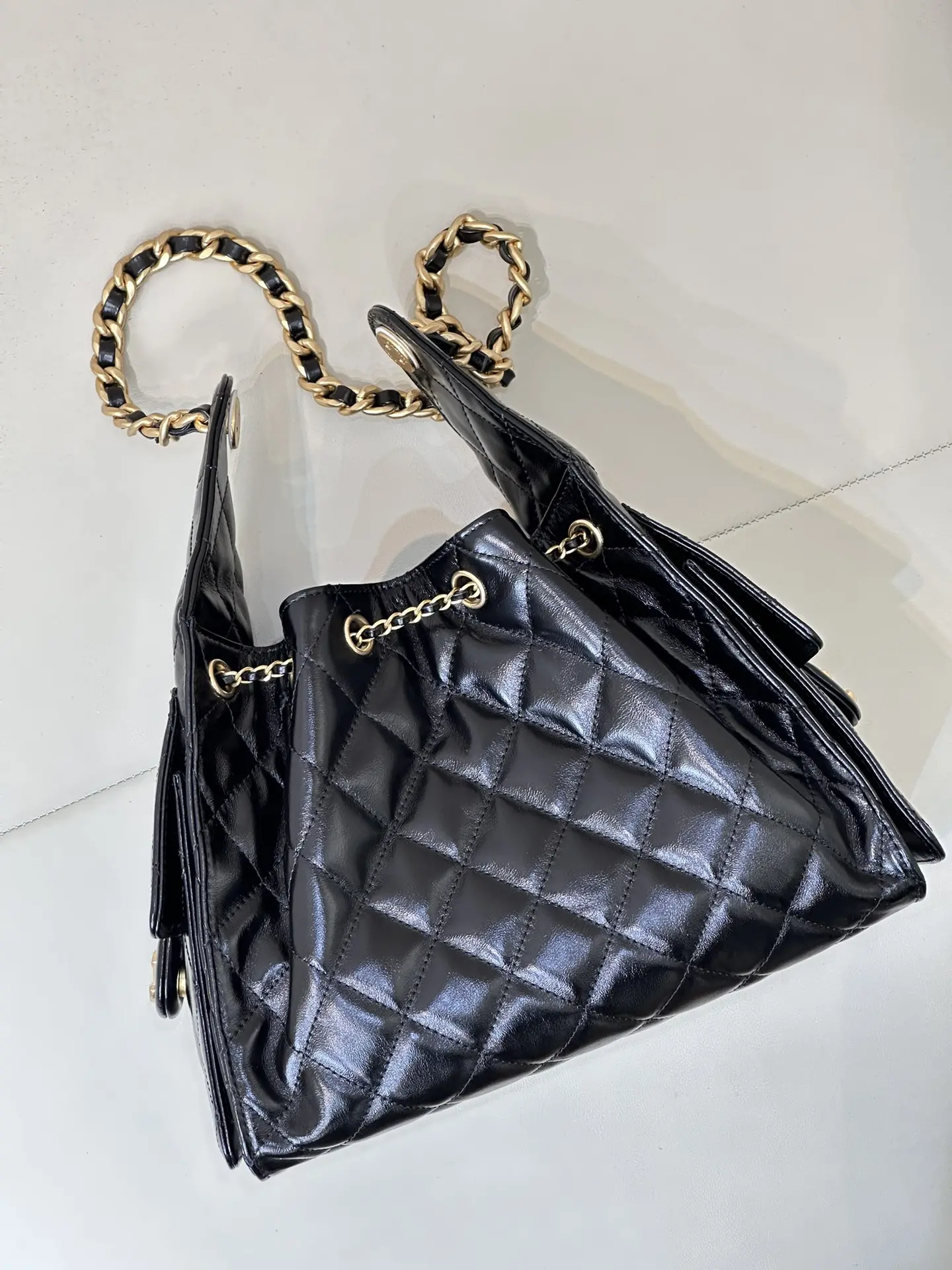 Picture [8]-CHANEL hippie Hobo bag body is very street sense of space is also quite large on the effect of the body and the overall wear will let you instantly want to plant grass side of the pocket decorated with a very urban sense of work style to the overall increase a lot of fashion factors this brand we have been out of a lot of things with the same channel there is no need to introduce more eyes closed to receive it is still our yyds series of exclusive raw materials! The original five diamonds out of the good stuff! Size: 30-26-14cm-High Faux Bags