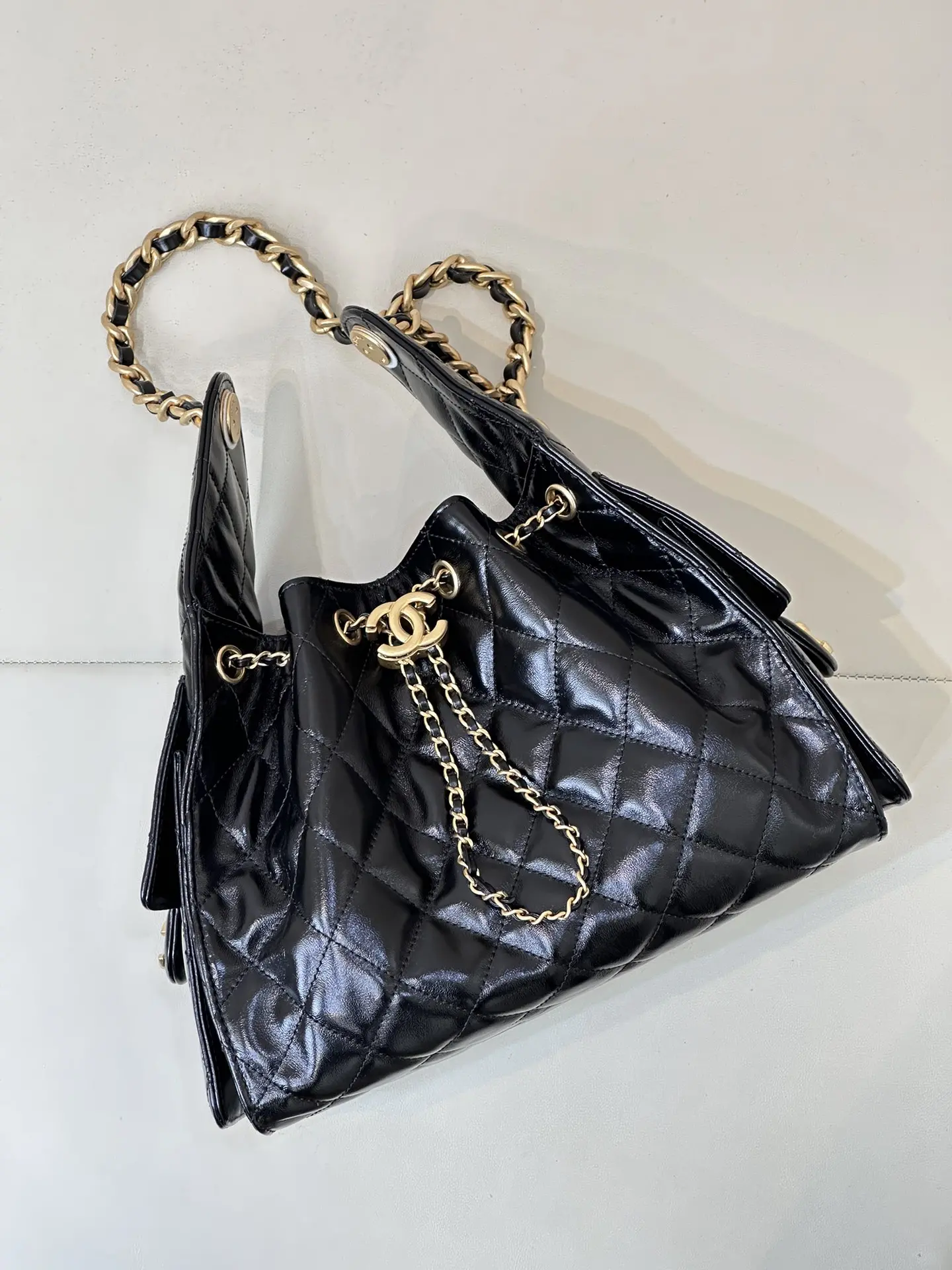 Picture [4]-CHANEL hippie Hobo bag body is very street sense of space is also quite large on the effect of the body and the overall wear will let you instantly want to plant grass side of the pocket decorated with a very urban sense of work style to the overall increase a lot of fashion factors this brand we have been out of a lot of things with the same channel there is no need to introduce more eyes closed to receive it is still our yyds series of exclusive raw materials! The original five diamonds out of the good stuff! Size: 30-26-14cm-High Faux Bags