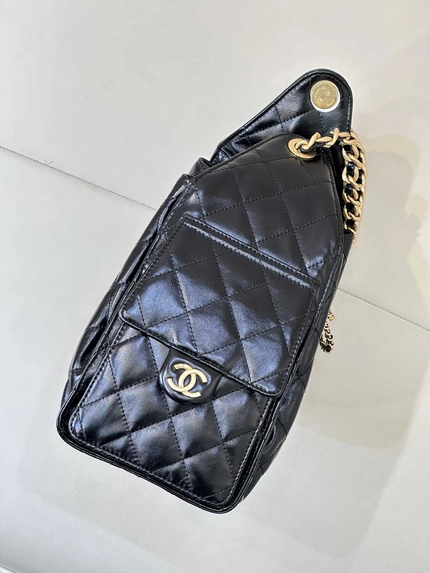 Picture [5]-CHANEL hippie Hobo bag body is very street sense of space is also quite large on the effect of the body and the overall wear will let you instantly want to plant grass side of the pocket decorated with a very urban sense of work style to the overall increase a lot of fashion factors this brand we have been out of a lot of things with the same channel there is no need to introduce more eyes closed to receive it is still our yyds series of exclusive raw materials! The original five diamonds out of the good stuff! Size: 30-26-14cm-High Faux Bags
