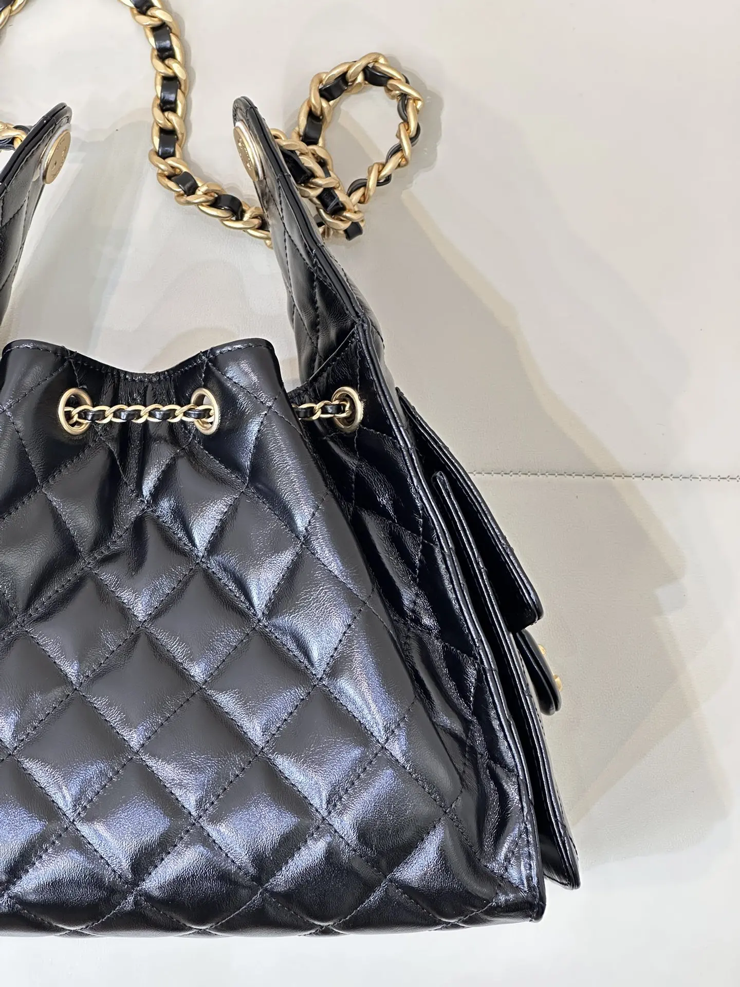 Picture [9]-CHANEL hippie Hobo bag body is very street sense of space is also quite large on the effect of the body and the overall wear will let you instantly want to plant grass side of the pocket decorated with a very urban sense of work style to the overall increase a lot of fashion factors this brand we have been out of a lot of things with the same channel there is no need to introduce more eyes closed to receive it is still our yyds series of exclusive raw materials! The original five diamonds out of the good stuff! Size: 30-26-14cm-High Faux Bags