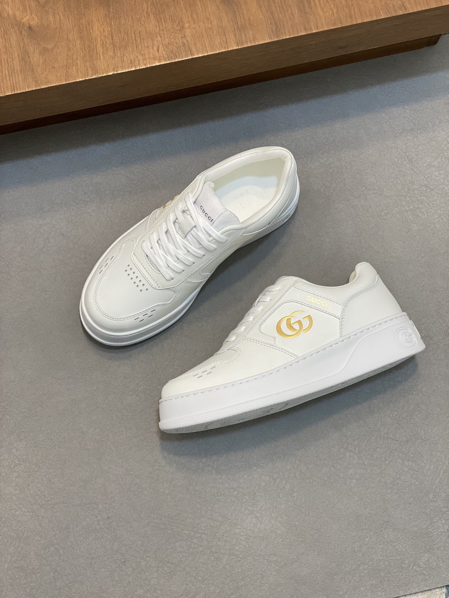 图片[5]-P840  Gucci 
  
-鞋面：纳帕小牛皮、荔纹小牛皮、电脑刺绣品牌图腾
-内里：水染牛皮
-大底：超轻TPU·橡胶；双色成型大底
-超高品控·做工精细：凸显(高端·贵气·档次)
-Size ：38-44（38 45可订做)-高仿包包