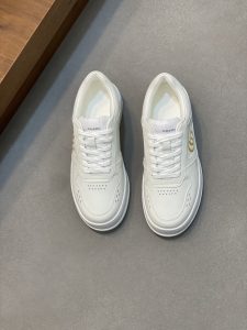 P840  Gucci 
  
-鞋面：纳帕小牛皮、荔纹小牛皮、电脑刺绣品牌图腾
-内里：水染牛皮
-大底：超轻TPU·橡胶；双色成型大底
-超高品控·做工精细：凸显(高端·贵气·档次)
-Size ：38-44（38 45可订做)-高仿包包
