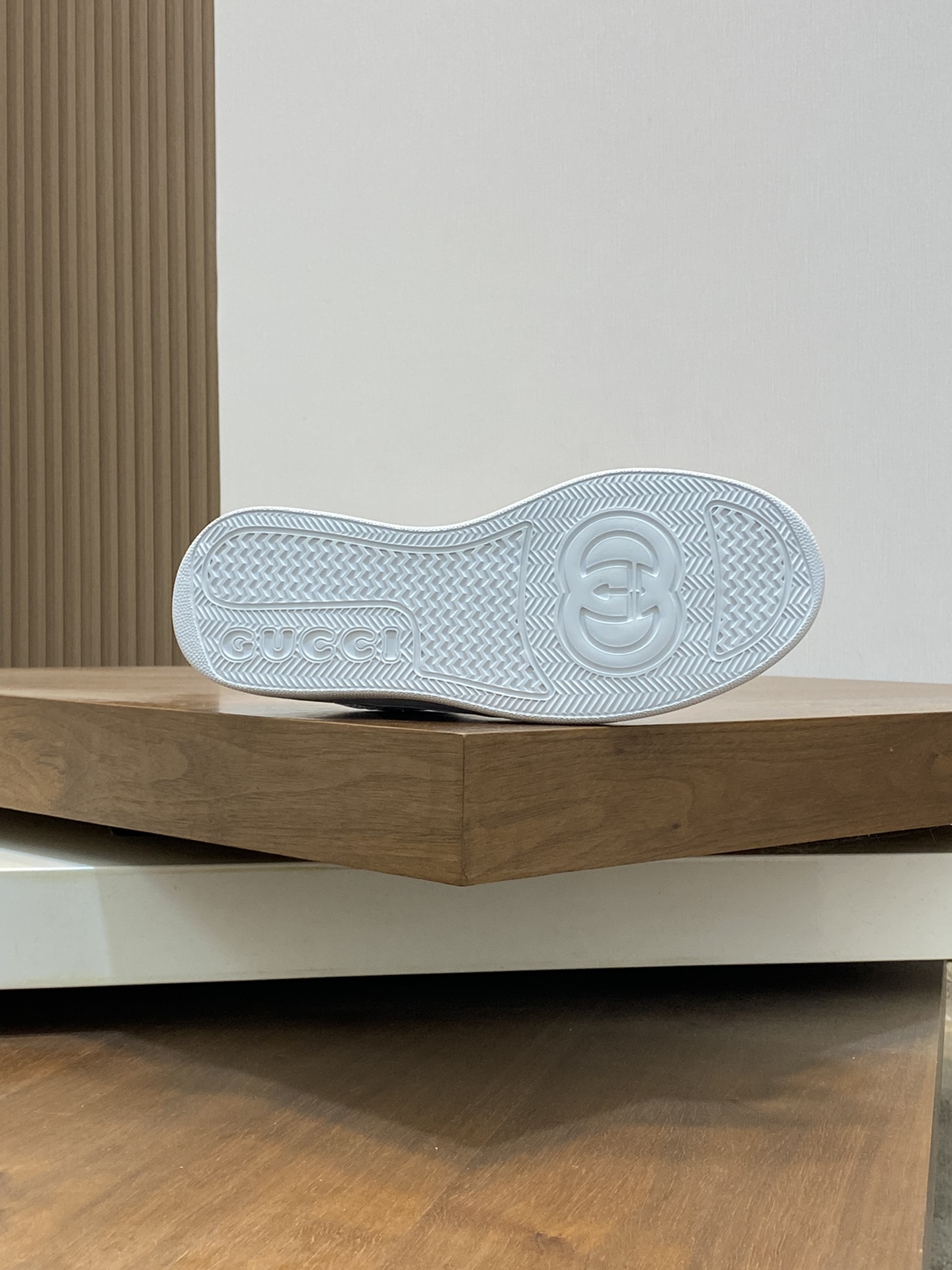 图片[9]-P840  Gucci 
  
-鞋面：纳帕小牛皮、荔纹小牛皮、电脑刺绣品牌图腾
-内里：水染牛皮
-大底：超轻TPU·橡胶；双色成型大底
-超高品控·做工精细：凸显(高端·贵气·档次)
-Size ：38-44（38 45可订做)-高仿包包