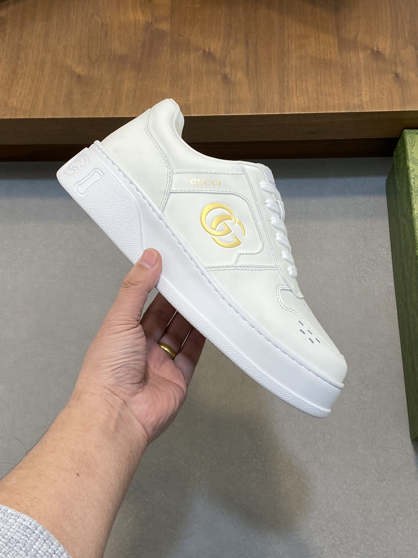 图片[4]-P840  Gucci 
  
-鞋面：纳帕小牛皮、荔纹小牛皮、电脑刺绣品牌图腾
-内里：水染牛皮
-大底：超轻TPU·橡胶；双色成型大底
-超高品控·做工精细：凸显(高端·贵气·档次)
-Size ：38-44（38 45可订做)-高仿包包