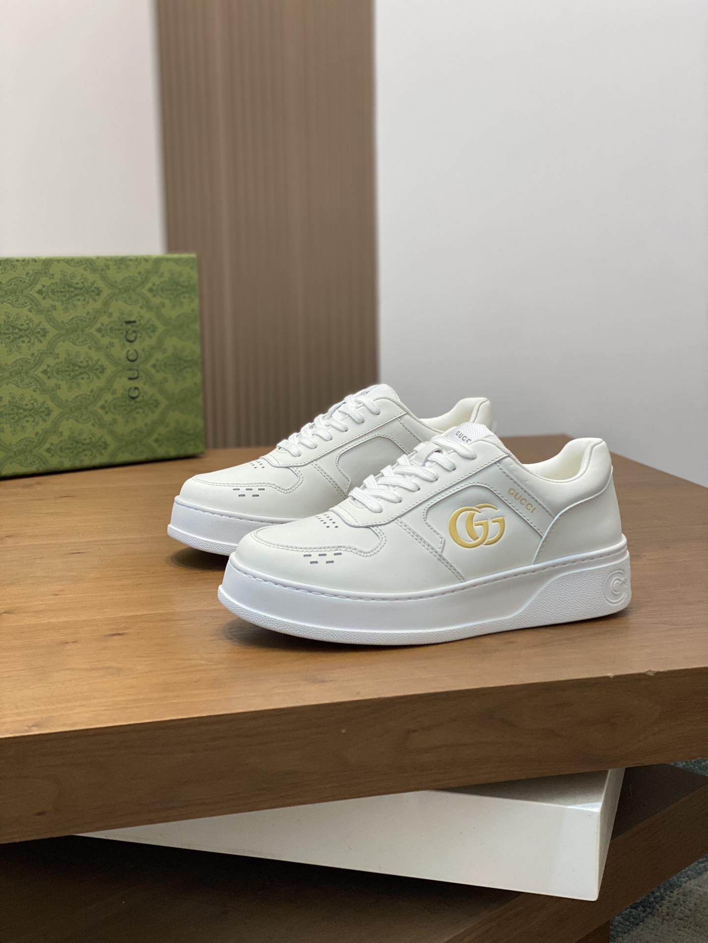 图片[3]-P840  Gucci 
  
-鞋面：纳帕小牛皮、荔纹小牛皮、电脑刺绣品牌图腾
-内里：水染牛皮
-大底：超轻TPU·橡胶；双色成型大底
-超高品控·做工精细：凸显(高端·贵气·档次)
-Size ：38-44（38 45可订做)-高仿包包