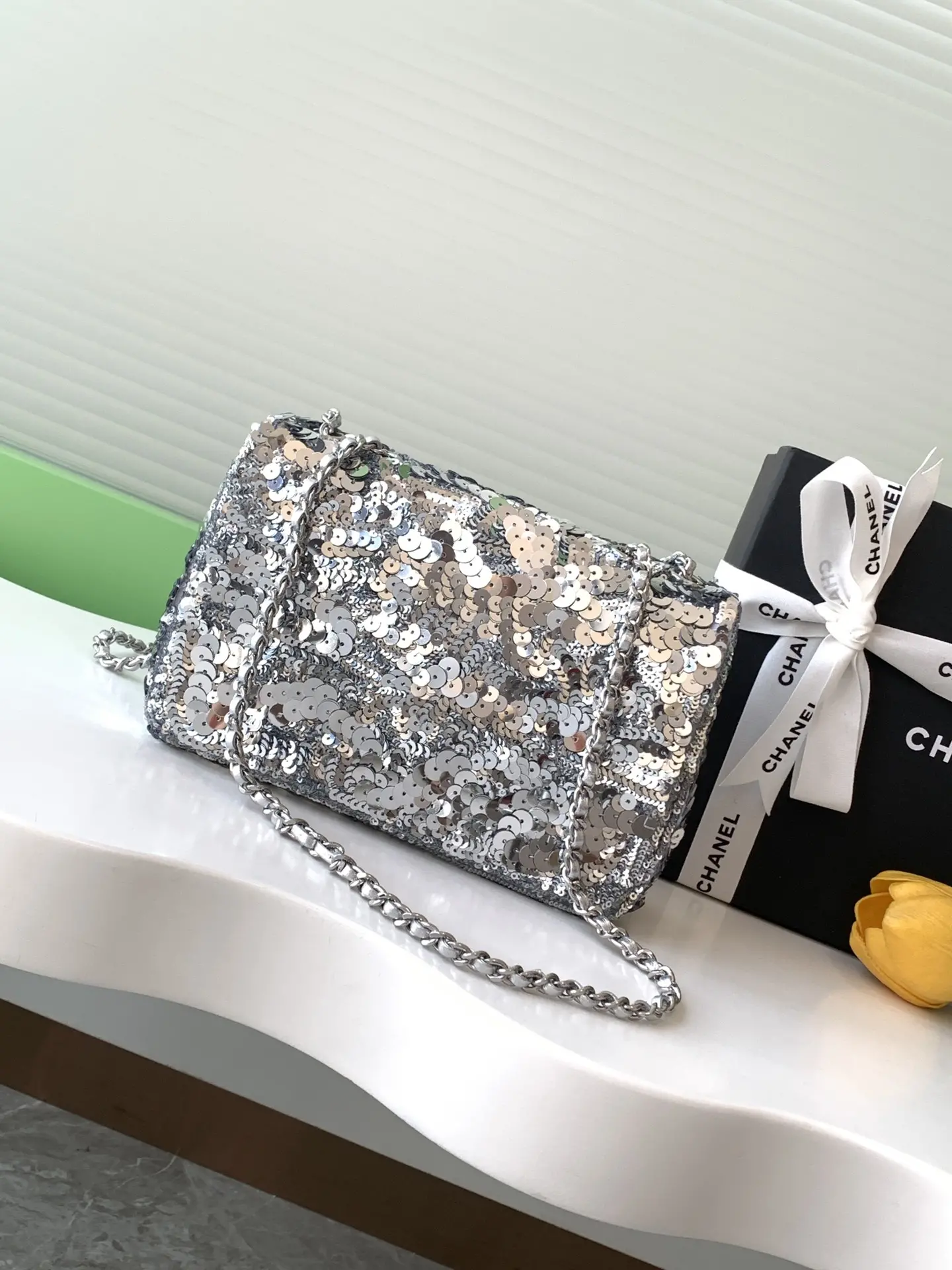 CHANEL CF20 silver super glitter sequins beads fall and winter filter SO BLACK fried street super cool in kind is simply beautiful fried super rare beads cost-effective super high this season's most worthwhile bag color sequins splicing glittering love is simply unlimited amplification of its charm temperament elegance and fashion trend are synonymous with it as a dinner bag is also very suitable for a lifelong treasures of theSize 14-21-8