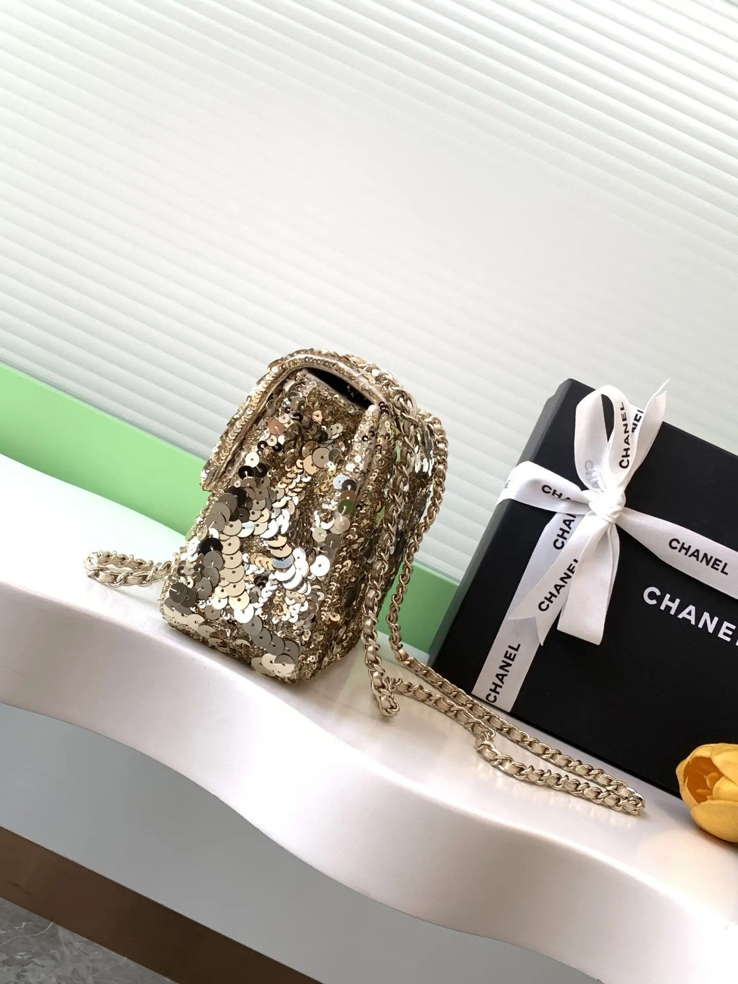 图片[2]-CHANEL CF金色超闪亮片珠片秋冬季滤镜SO BLACK炸街超酷 实物简直美炸了超级少有的珠片性价比超高本季最值得买的包颜色亮片的拼接闪闪惹人爱简直无限放大了它的魅力气质优雅时尚潮流都是它的代名词作为晚宴包也很适合 是一款可以一辈子珍藏的
尺寸14-21-8-高仿包包