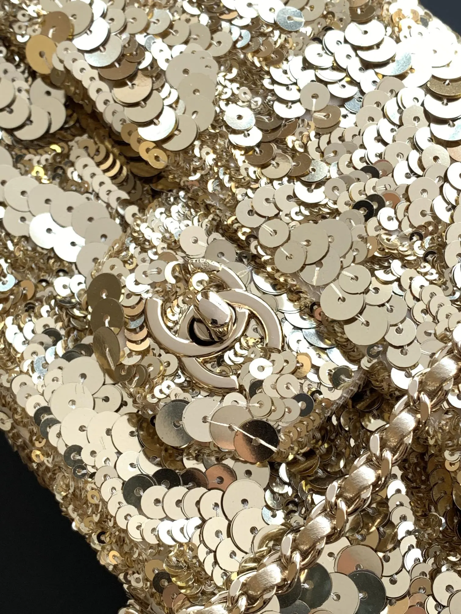 图片[5]-CHANEL CF金色超闪亮片珠片秋冬季滤镜SO BLACK炸街超酷 实物简直美炸了超级少有的珠片性价比超高本季最值得买的包颜色亮片的拼接闪闪惹人爱简直无限放大了它的魅力气质优雅时尚潮流都是它的代名词作为晚宴包也很适合 是一款可以一辈子珍藏的
尺寸14-21-8-高仿包包