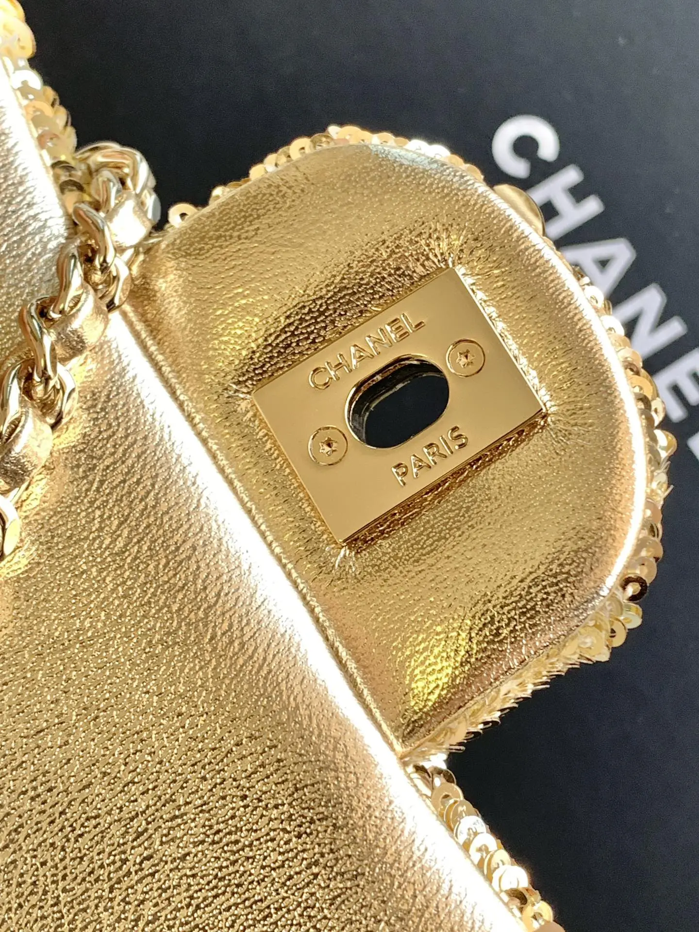图片[8]-CHANEL CF金色超闪亮片珠片秋冬季滤镜SO BLACK炸街超酷 实物简直美炸了超级少有的珠片性价比超高本季最值得买的包颜色亮片的拼接闪闪惹人爱简直无限放大了它的魅力气质优雅时尚潮流都是它的代名词作为晚宴包也很适合 是一款可以一辈子珍藏的
尺寸14-21-8-高仿包包