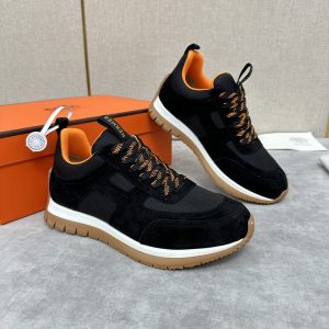 The Hermes Jimmy sneaker collection is made of imported cow suede in a colorblocked hi-tech canvas with a double webbing loop, a logo webbing loop at the tongue and two-tone laces with contrasting stitching, a pumpkin hi-tech canvas lining that echoes the overall color scheme, a natural cowhide leather insole, a white rubber midsole and a grooved honey rubber sole for a modern hiking style. Choose from six colors! Available in original packaging!Standard counter sizes: 39-44# (38.45🉑️ customized) P760