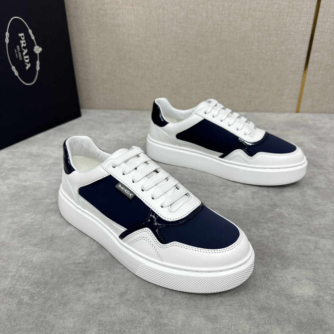 图片[4]-Prada Re-Nylon再生尼龙和亮面皮革运动鞋板鞋   早春上架   这款运动鞋采用进口小牛皮拼接科技织物鞋面后跟亮色皮革包裹糅合优雅风范与创新设计外侧饰以橡胶品牌logo徽标搭配4cm条纹橡胶厚底摩登风范十足后跟及鞋舌饰有prad* 字母徽标无不阐释品牌格调织物牛皮内里搭配可拆卸牛皮垫脚上脚柔软轻便舒适耐看！配原盒包装！

标准皮鞋码数：39～44#     P¥920-高仿包包