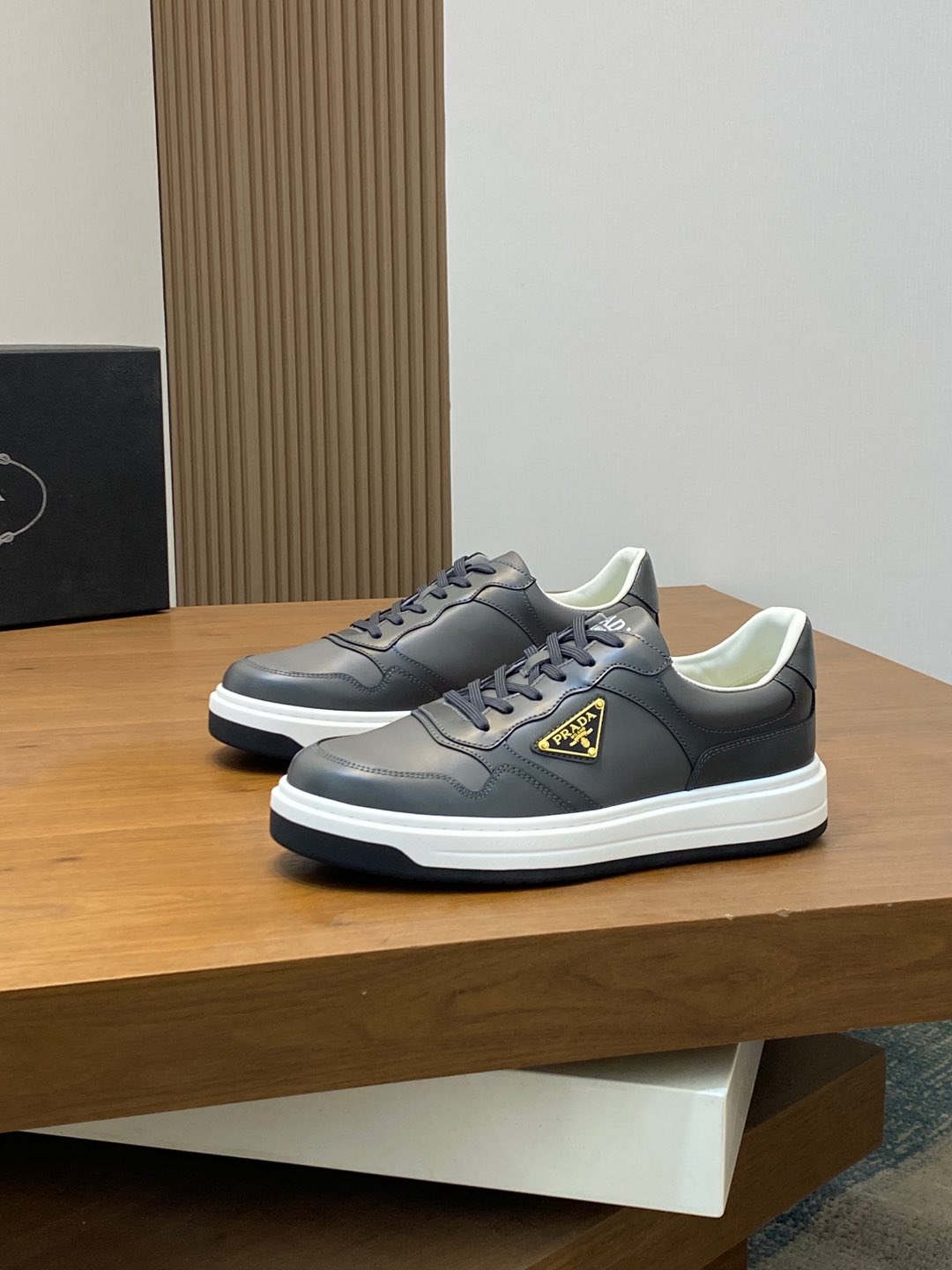 Image[1]-P880 PRADA Prada -High-end quality 🔍🔍🔍🔍 Casual sneaker boardshorts- Upper: 🔝 nappa calf leather, open-edge beaded calf leather, branded metal fasteners on the body of the shoe, injected brand logo on the tongue- Inside: water-dyed cowhide leather- Outsole: Ultra-light TPU foam - rubber; two-color molding outsole - ultra-high quality control - fine workmanship: highlight (high-end - noble - grade) - Size : 38-44 (45 can be customized) - high quality replica handbags