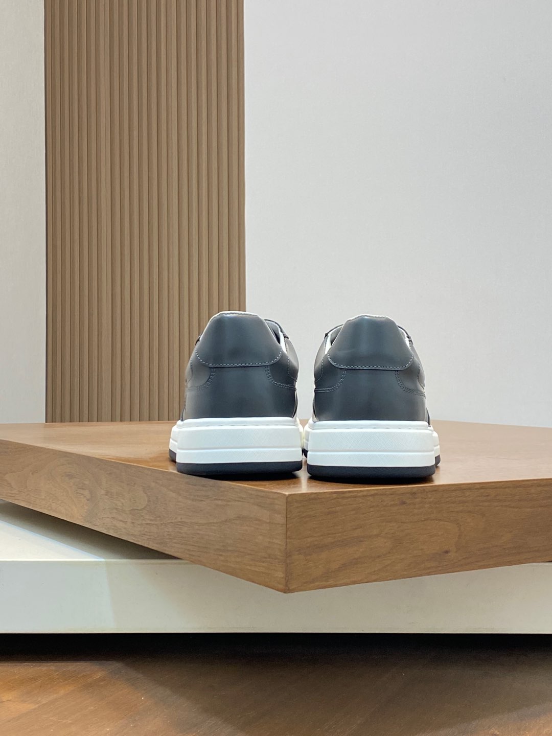 Image[1]-P880 PRADA Prada -High-end quality 🔍🔍🔍🔍 Casual sneaker boardshorts- Upper: 🔝 nappa calf leather, open-edge beaded calf leather, branded metal fasteners on the body of the shoe, injected brand logo on the tongue- Inside: water-dyed cowhide leather- Outsole: Ultra-light TPU foam - rubber; two-color molding outsole - ultra-high quality control - fine workmanship: highlight (high-end - noble - grade) - Size : 38-44 (45 can be customized) - high quality replica handbags
