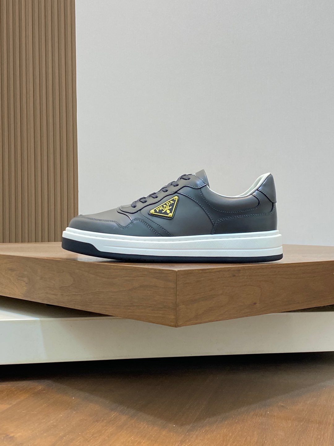 Image[1]-P880 PRADA Prada -High-end quality 🔍🔍🔍🔍 Casual sneaker boardshorts- Upper: 🔝 nappa calf leather, open-edge beaded calf leather, branded metal fasteners on the body of the shoe, injected brand logo on the tongue- Inside: water-dyed cowhide leather- Outsole: Ultra-light TPU foam - rubber; two-color molding outsole - ultra-high quality control - fine workmanship: highlight (high-end - noble - grade) - Size : 38-44 (45 can be customized) - high quality replica handbags