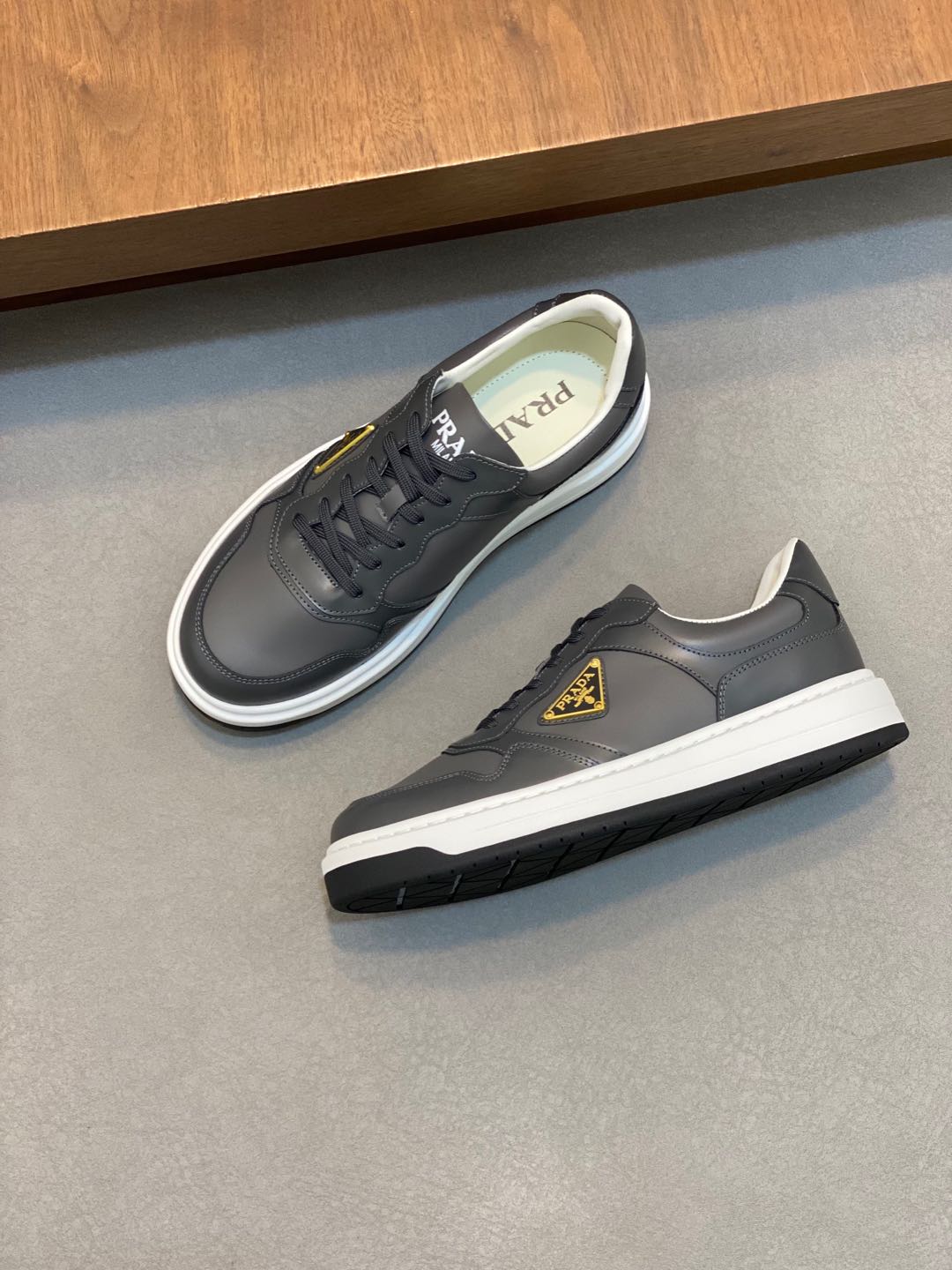Image[1]-P880 PRADA Prada -High-end quality 🔍🔍🔍🔍 Casual sneaker boardshorts- Upper: 🔝 nappa calf leather, open-edge beaded calf leather, branded metal fasteners on the body of the shoe, injected brand logo on the tongue- Inside: water-dyed cowhide leather- Outsole: Ultra-light TPU foam - rubber; two-color molding outsole - ultra-high quality control - fine workmanship: highlight (high-end - noble - grade) - Size : 38-44 (45 can be customized) - high quality replica handbags