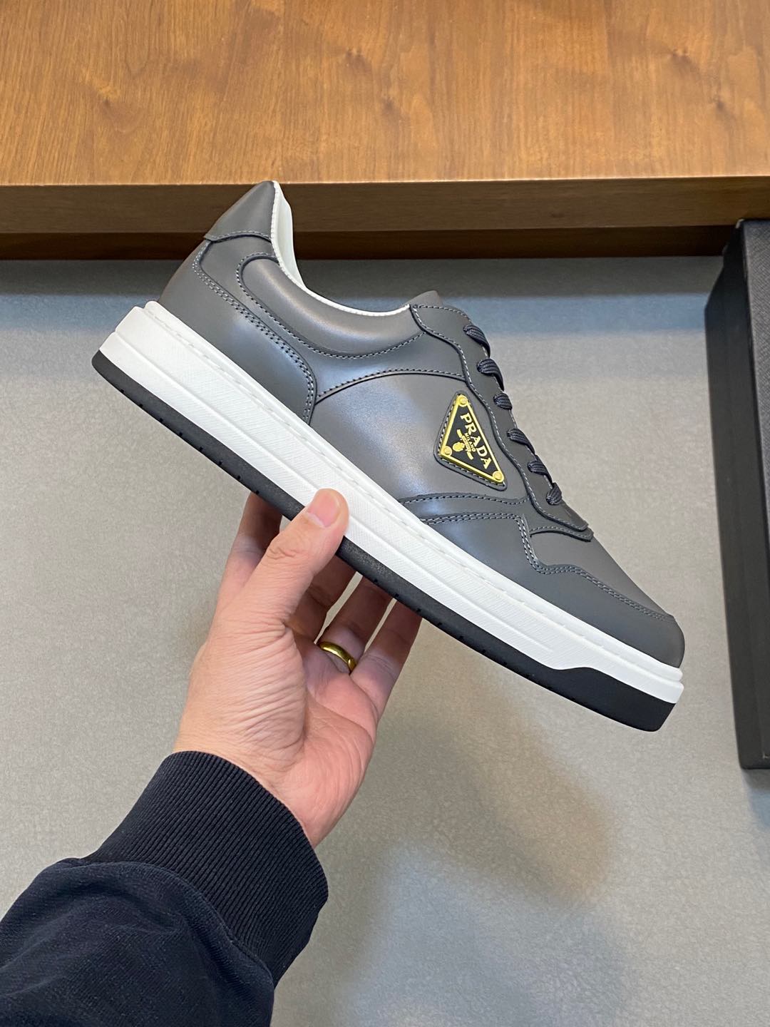 Image[1]-P880 PRADA Prada -High-end quality 🔍🔍🔍🔍 Casual sneaker boardshorts- Upper: 🔝 nappa calf leather, open-edge beaded calf leather, branded metal fasteners on the body of the shoe, injected brand logo on the tongue- Inside: water-dyed cowhide leather- Outsole: Ultra-light TPU foam - rubber; two-color molding outsole - ultra-high quality control - fine workmanship: highlight (high-end - noble - grade) - Size : 38-44 (45 can be customized) - high quality replica handbags