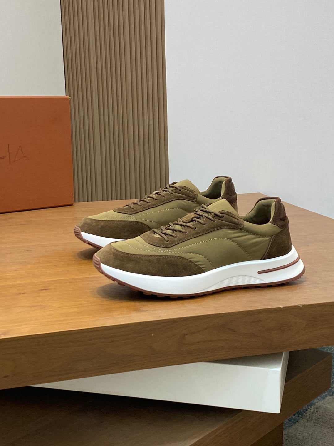 P800 Loro Piana - Nuoyu Pia Classic Joggers Men's Lace-up Casual Shoes Sneakers High-quality lightweight and comfortable fabrics outdoor leisure can be color-coordinated young and energetic with 3M reflective design with sportswear or casual suits are superb!Size: 39-44 (38, 45, 46, 47 can be customized)