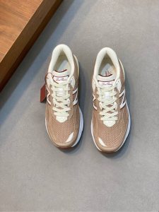P900 LP New Release (Couple's model) Loro Piana Sneakers｜Made of Wish imported cowhide leather｜Upper is made of unique knitted fabric｜All-round one-to-one restoration of the counter process｜Adding the original molded rubber tri-color combination outsole｜This is the first time that Loro Piana sneakers have been sold in the United States.Size: 39-44 (45, 46 customized)
