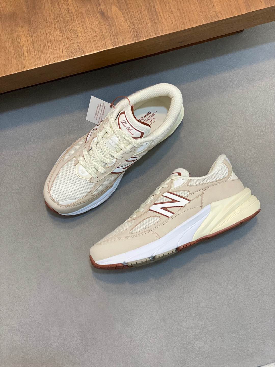 P900 LP New Release (Couple's model) Loro Piana Sneakers｜Made of Wish imported cowhide leather｜Upper is made of unique knitted fabric｜All-round one-to-one restoration of the counter process｜Adding the original molded rubber tri-color combination outsole｜This is the first time that Loro Piana sneakers have been sold in the United States.Size: 39-44 (45, 46 customized)