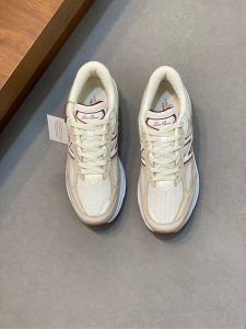 P900 LP New Release (Couple's model) Loro Piana Sneakers｜Made of Wish imported cowhide leather｜Upper is made of unique knitted fabric｜All-round one-to-one restoration of the counter process｜Adding the original molded rubber tri-color combination outsole｜This is the first time that Loro Piana sneakers have been sold in the United States.Size: 39-44 (45, 46 customized)