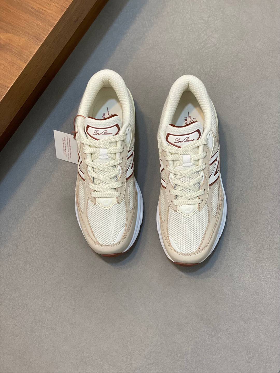 P900 LP New Release (Couple's model) Loro Piana Sneakers｜Made of Wish imported cowhide leather｜Upper is made of unique knitted fabric｜All-round one-to-one restoration of the counter process｜Adding the original molded rubber tri-color combination outsole｜This is the first time that Loro Piana sneakers have been sold in the United States.Size: 39-44 (45, 46 customized)