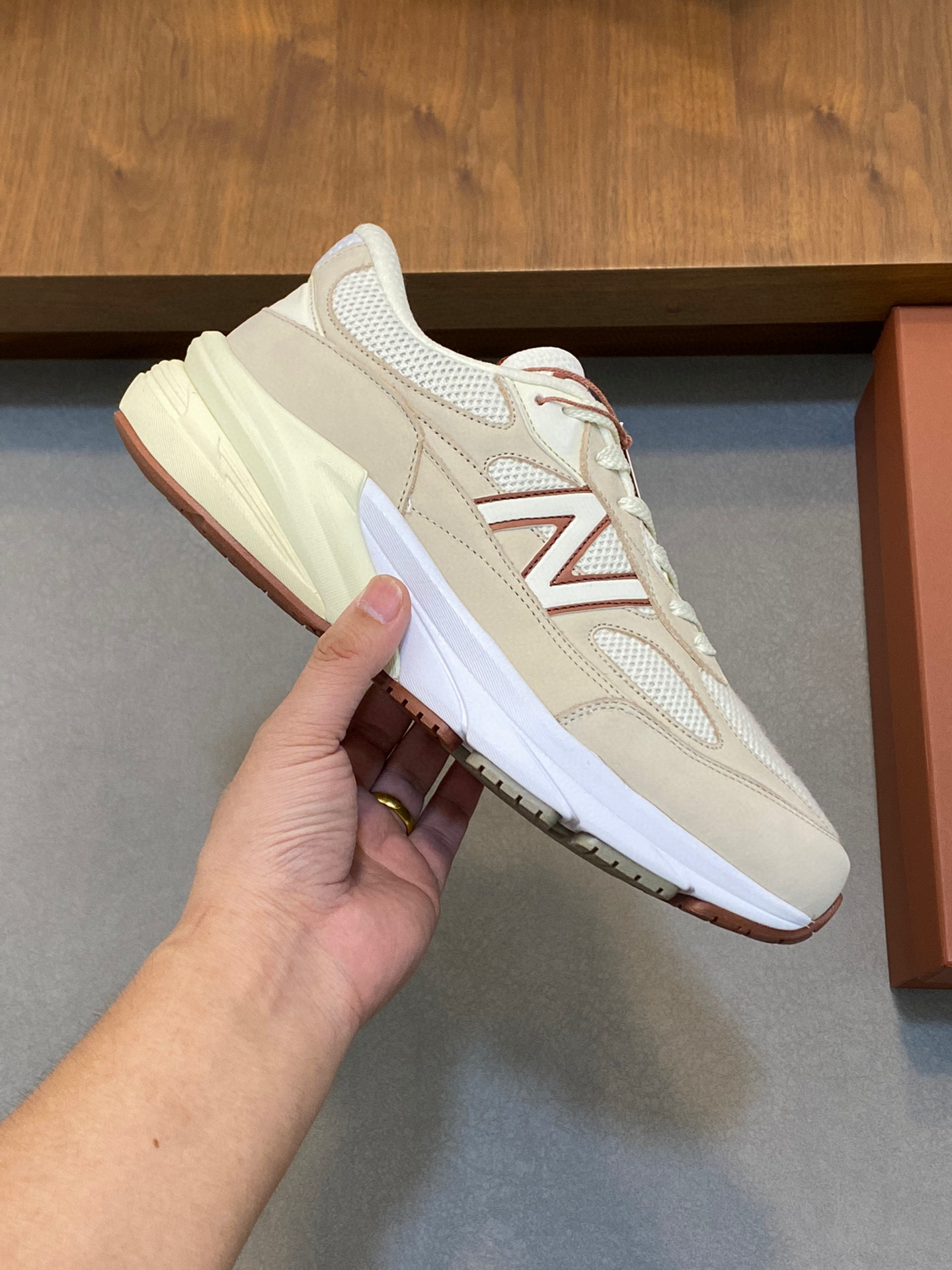 P900 LP New Release (Couple's model) Loro Piana Sneakers｜Made of Wish imported cowhide leather｜Upper is made of unique knitted fabric｜All-round one-to-one restoration of the counter process｜Adding the original molded rubber tri-color combination outsole｜This is the first time that Loro Piana sneakers have been sold in the United States.Size: 39-44 (45, 46 customized)