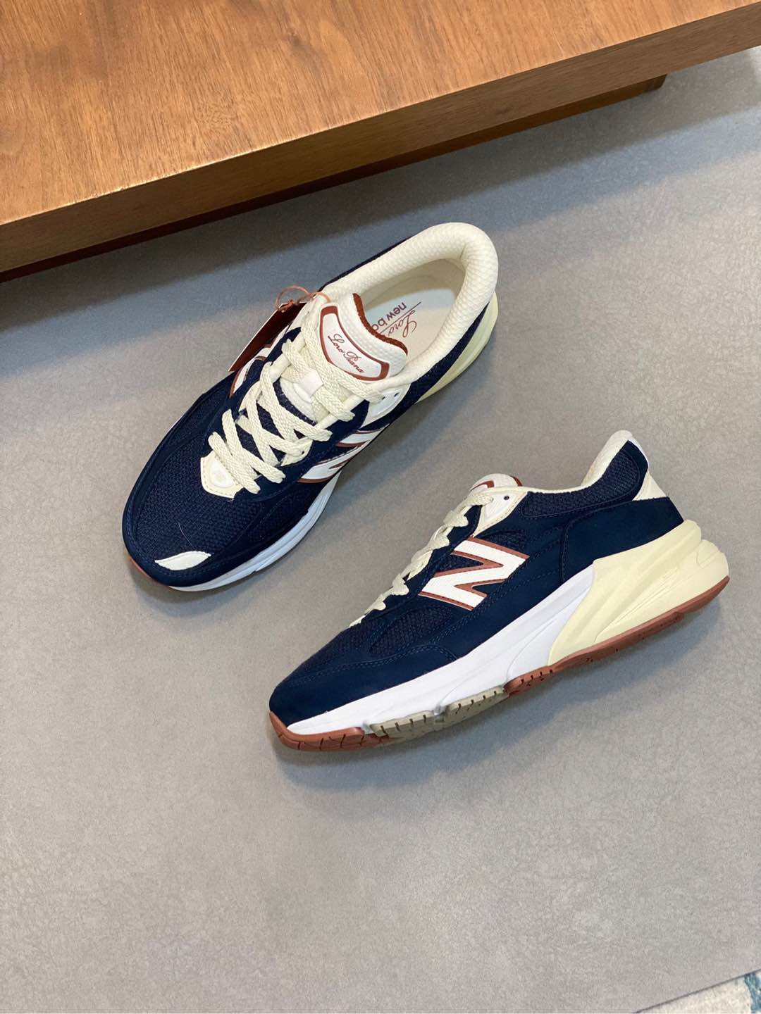 P900 LP New Release (Couple's model) Loro Piana Sneakers｜Made of Wish imported cowhide leather｜Upper is made of unique knitted fabric｜All-round one-to-one restoration of the counter process｜Adding the original molded rubber tri-color combination outsole｜This is the first time that Loro Piana sneakers have been sold in the United States.Size: 39-44 (45, 46 customized)
