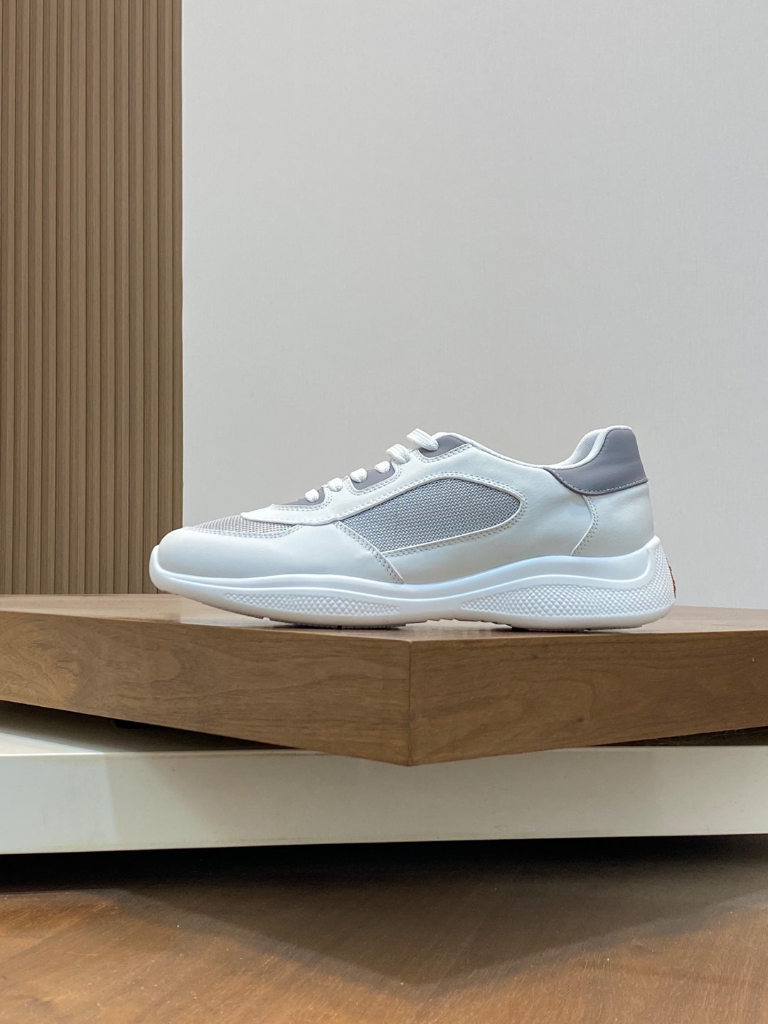 P760 P family classic models original configuration: Italy imported patent leather with breathable Y version of the cloth upper, imported breathable activity pads with mesh lining, the original two-color wear-resistant molding sole, high quality, welcome to compare Size: 39-44 (38, 45, 46, customized)-High-fashion bags