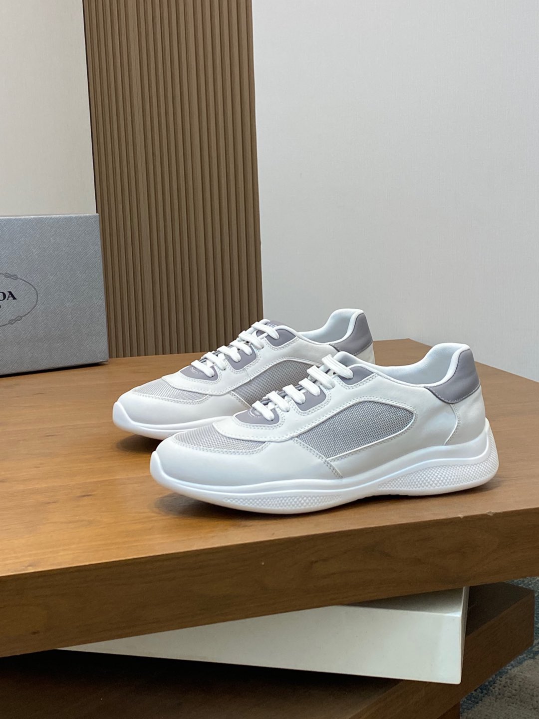 P760 P family classic models original configuration: Italy imported patent leather with breathable Y version of the cloth upper, imported breathable activity pads with mesh lining, the original two-color wear-resistant molding sole, high quality, welcome to compare Size: 39-44 (38, 45, 46, customized)-High-fashion bags