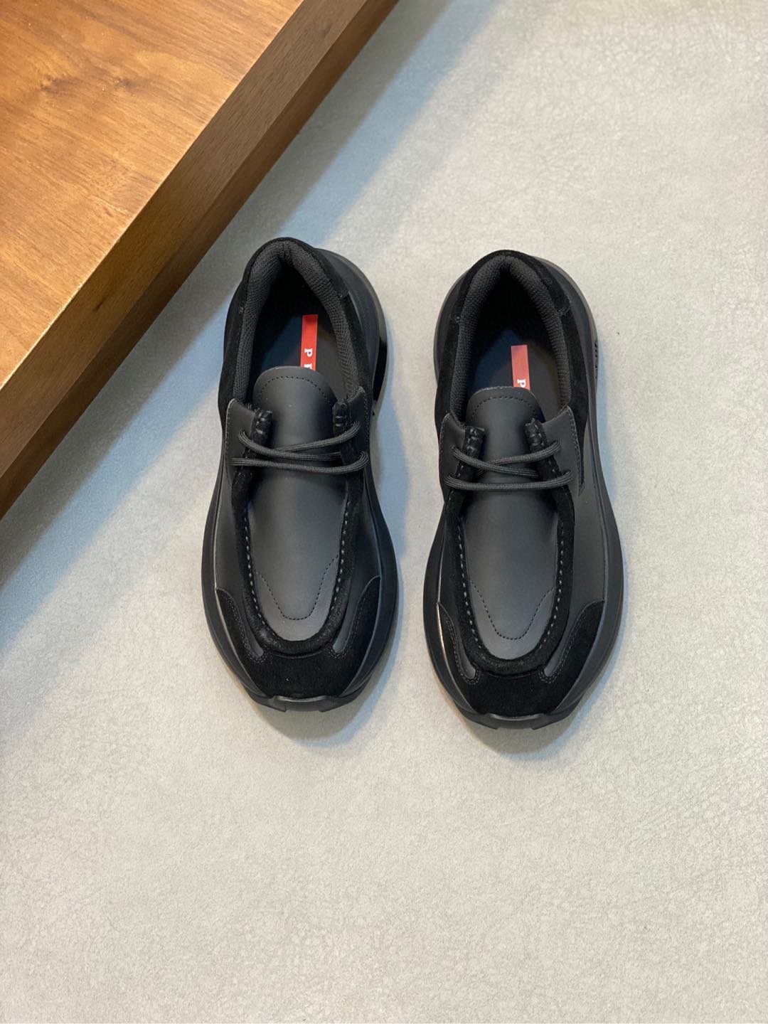 P900 P 🔍 普 炸街男神运动鞋新品来袭发售原厂配置意大利进口原版面料经典版面运动潮达人进口水染牛皮里垫鞋底：原厂特供原版底超级舒适原厂跟单货 🔍🔍🔍高品质可随意进出专柜欢迎对比码数39-44（可订38 45 ）-Comparison of yardage 39-44 ( Can order 38 45 ）-High imitation factory