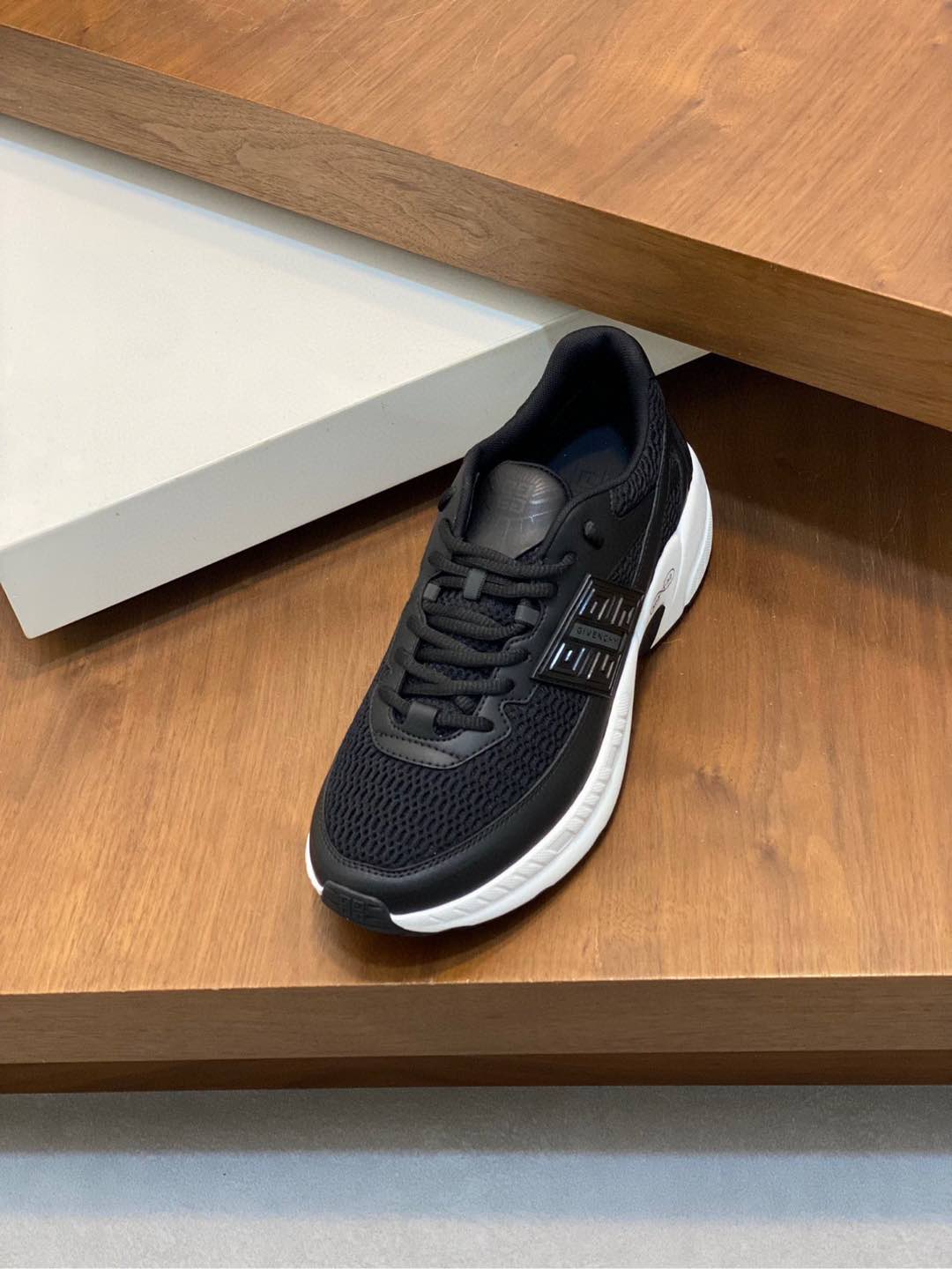 P840 Givenchy 1 Men's Thick Bottomed Height Increasing Casual Sneakers Upper made of high quality calfskin leather spliced with breathable fabric! On the foot effect handsome and stylish 4CM height increase to enhance the atmosphere of the shoes body color collision splicing design decorated with 4G LOGO logo and three-dimensional GIVENCHY logo lightweight TPU foam outsole foot feeling lightweight and comfortable!