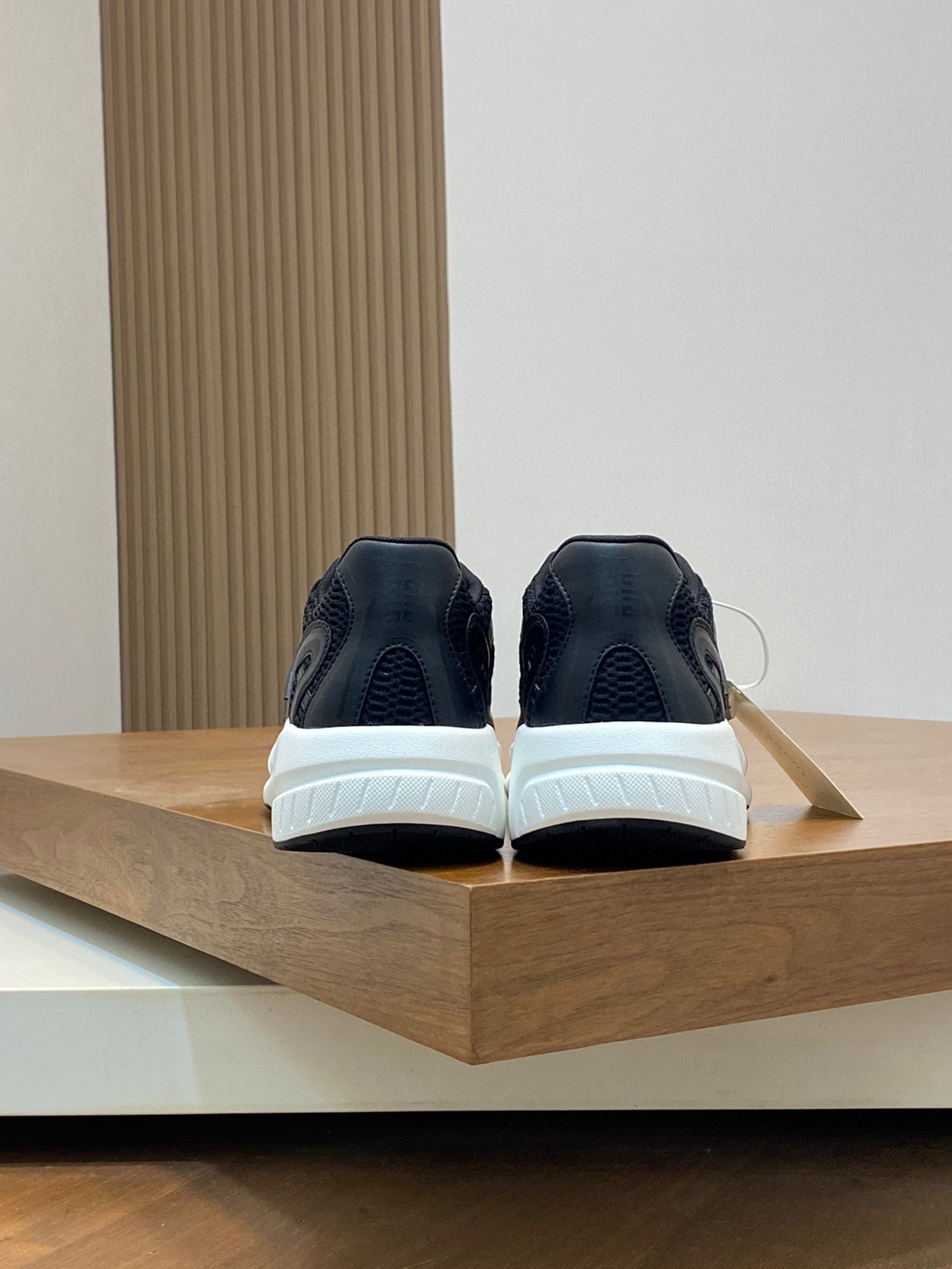 P840 Givenchy 1 Men's Thick Bottomed Height Increasing Casual Sneakers Upper made of high quality calfskin leather spliced with breathable fabric! On the foot effect handsome and stylish 4CM height increase to enhance the atmosphere of the shoes body color collision splicing design decorated with 4G LOGO logo and three-dimensional GIVENCHY logo lightweight TPU foam outsole foot feeling lightweight and comfortable!