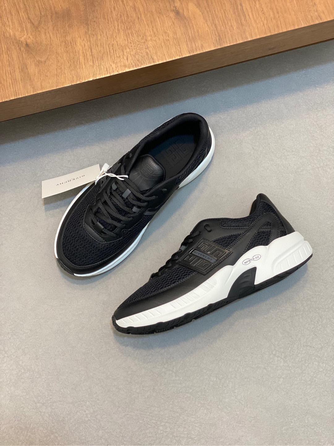 P840 Givenchy 1 Men's Thick Bottomed Height Increasing Casual Sneakers Upper made of high quality calfskin leather spliced with breathable fabric! On the foot effect handsome and stylish 4CM height increase to enhance the atmosphere of the shoes body color collision splicing design decorated with 4G LOGO logo and three-dimensional GIVENCHY logo lightweight TPU foam outsole foot feeling lightweight and comfortable!
