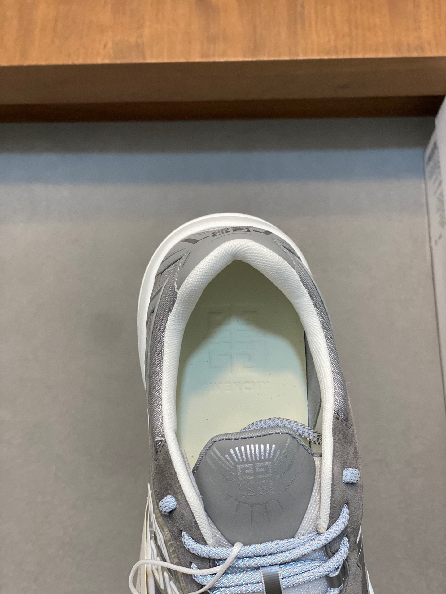 图片[7]-P840 Givenchy 1男士厚底增高休闲运动鞋鞋面高品质小牛皮拼接透气布面制成！上脚效果帅气有型增高4CM提升气场鞋身撞色拼接设计饰有4G LOGO标志和立体GIVENCHY标志轻质TPU发泡大底脚感轻便舒适！
Size：39-44（38.45定做）-高仿包包