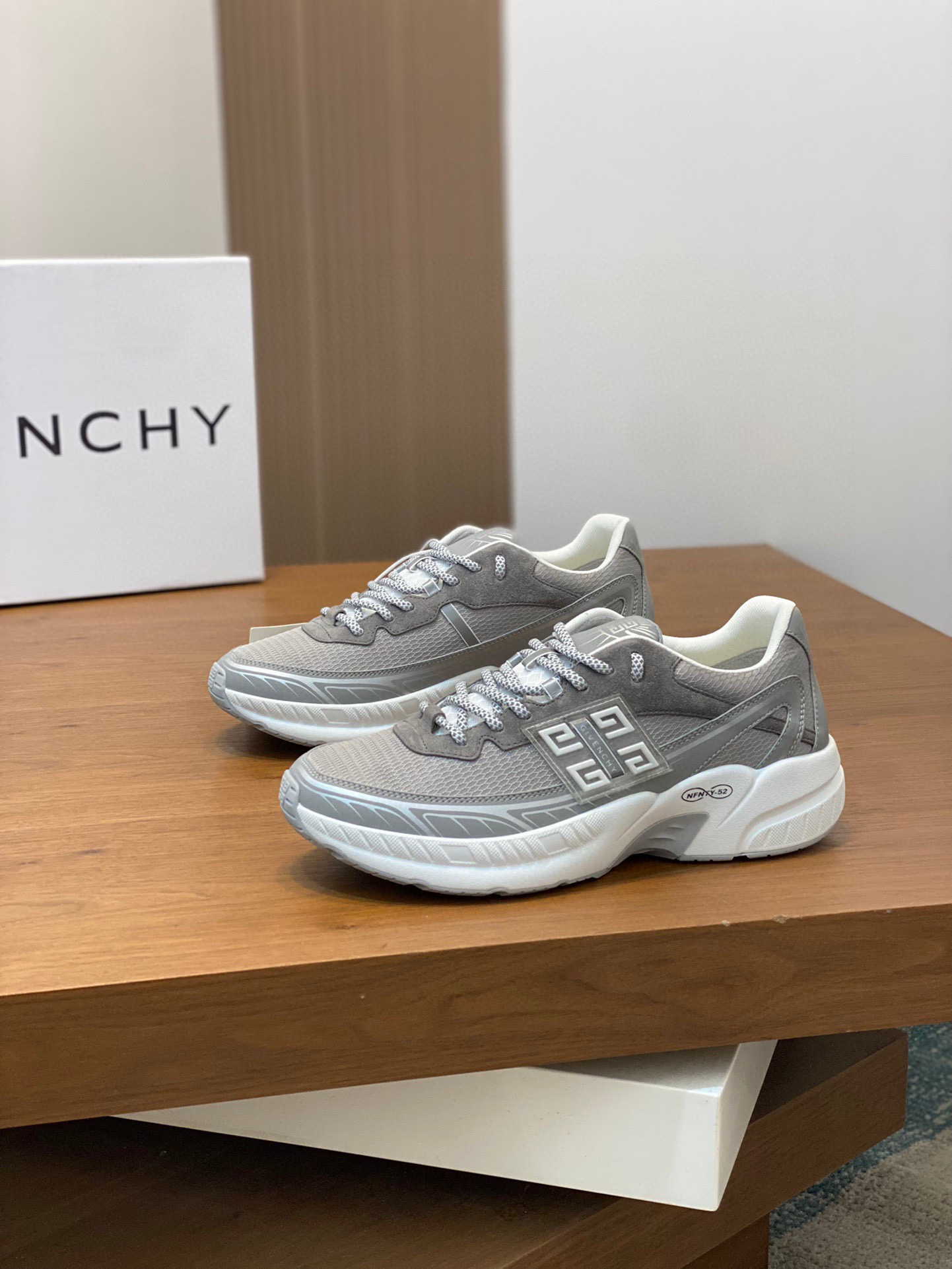 图片[3]-P840 Givenchy 1男士厚底增高休闲运动鞋鞋面高品质小牛皮拼接透气布面制成！上脚效果帅气有型增高4CM提升气场鞋身撞色拼接设计饰有4G LOGO标志和立体GIVENCHY标志轻质TPU发泡大底脚感轻便舒适！
Size：39-44（38.45定做）-高仿包包