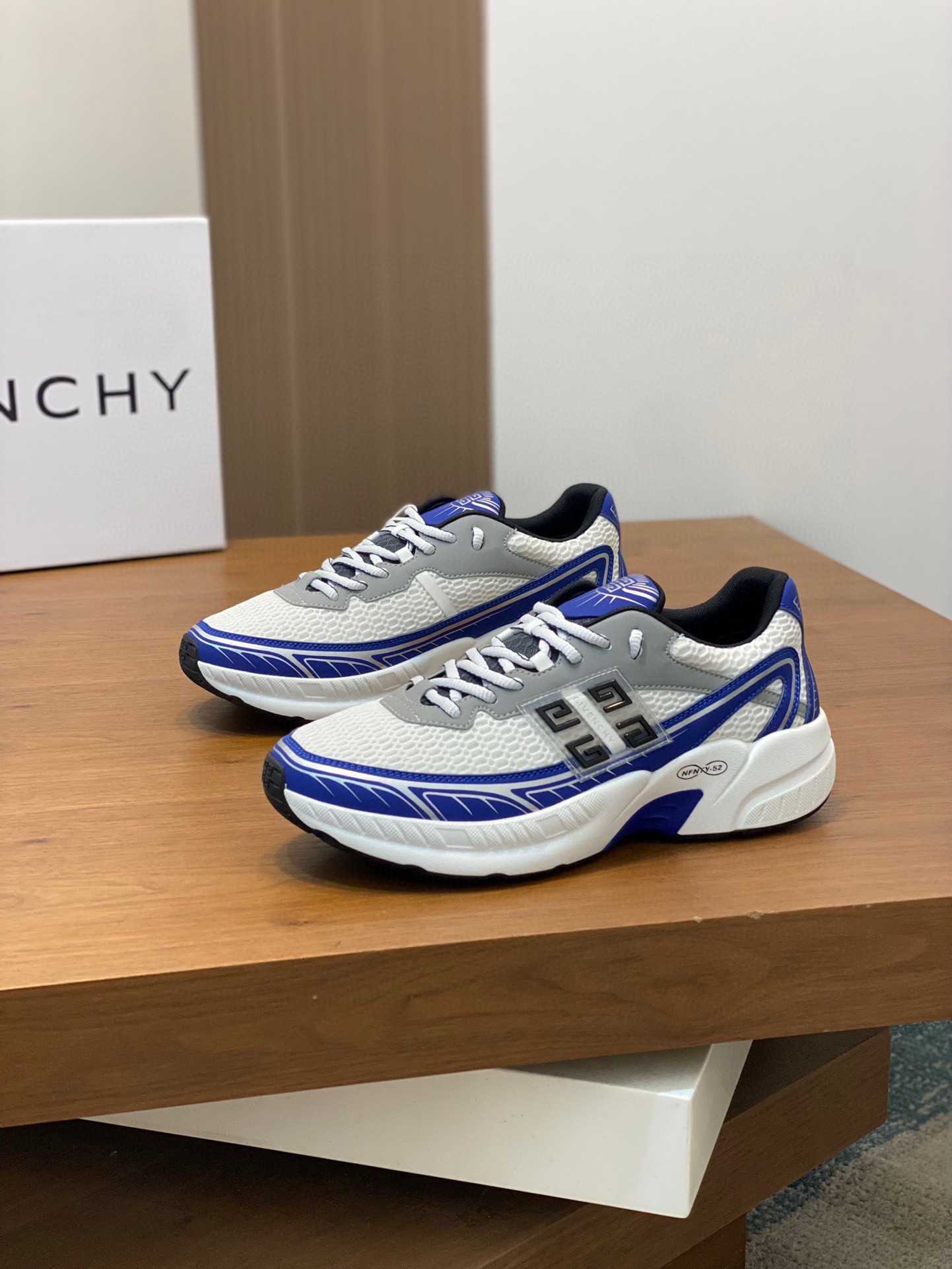P840 Givenchy 1 Men's Thick Bottomed Height Increasing Casual Sneakers Upper made of high quality calfskin leather spliced with breathable fabric! On the foot effect handsome and stylish 4CM height increase to enhance the atmosphere of the shoes body color collision splicing design decorated with 4G LOGO logo and three-dimensional GIVENCHY logo lightweight TPU foam outsole foot feeling lightweight and comfortable!