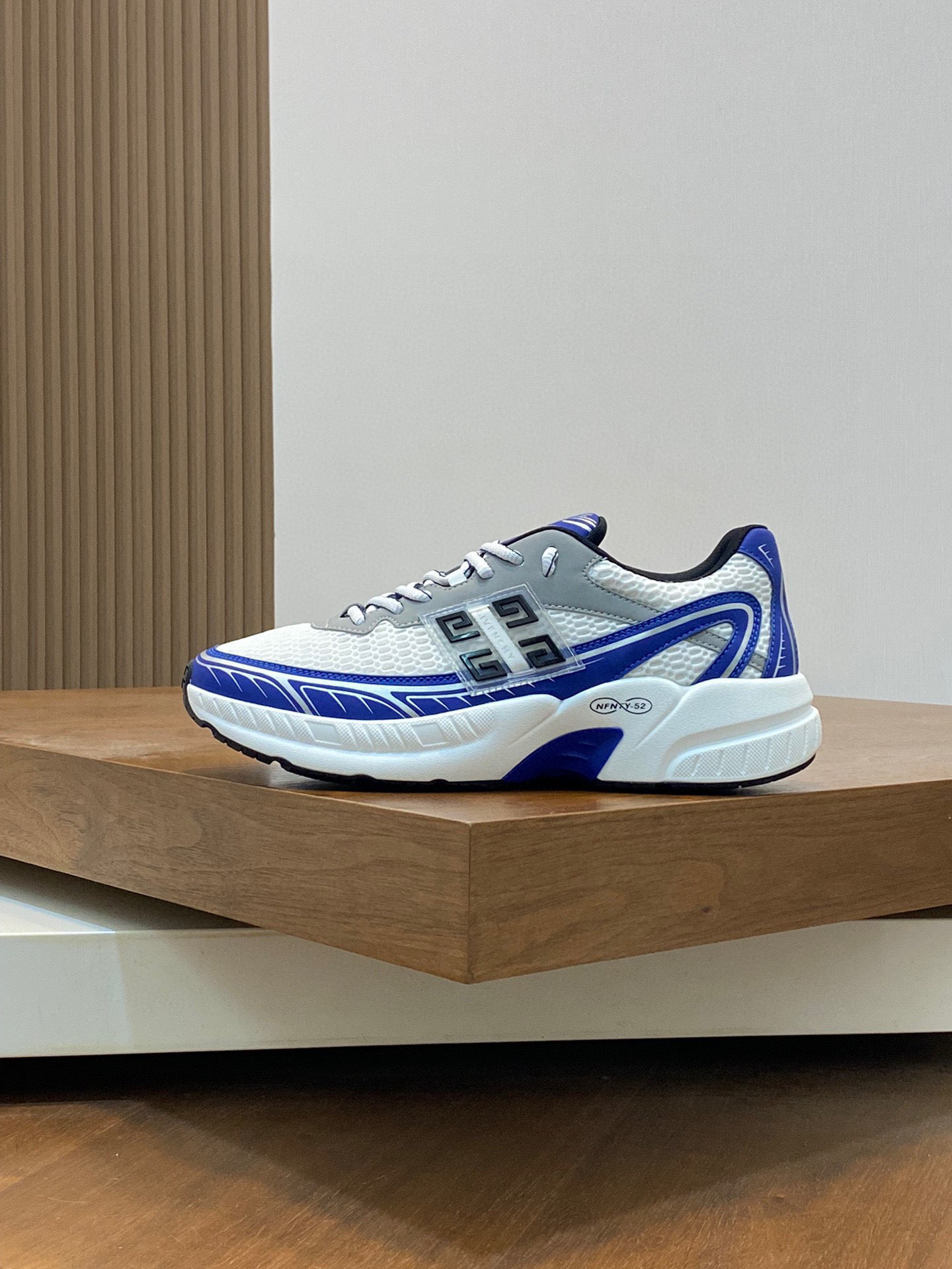 P840 Givenchy 1 Men's Thick Bottomed Height Increasing Casual Sneakers Upper made of high quality calfskin leather spliced with breathable fabric! On the foot effect handsome and stylish 4CM height increase to enhance the atmosphere of the shoes body color collision splicing design decorated with 4G LOGO logo and three-dimensional GIVENCHY logo lightweight TPU foam outsole foot feeling lightweight and comfortable!