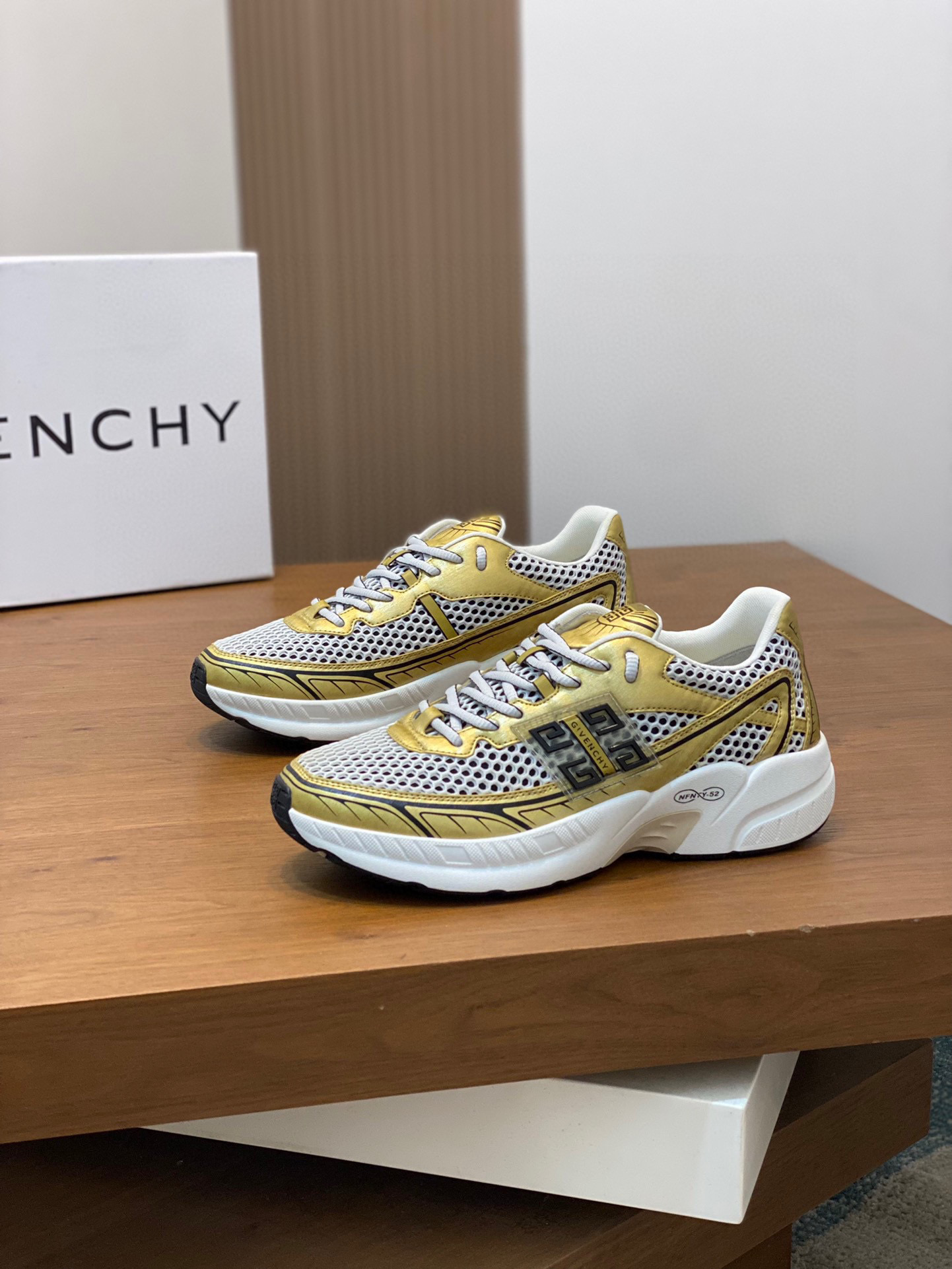 图片[3]-P840 Givenchy 1男士厚底增高休闲运动鞋鞋面高品质小牛皮拼接透气布面制成！上脚效果帅气有型增高4CM提升气场鞋身撞色拼接设计饰有4G LOGO标志和立体GIVENCHY标志轻质TPU发泡大底脚感轻便舒适！
Size：39-44（38.45定做）-高仿包包