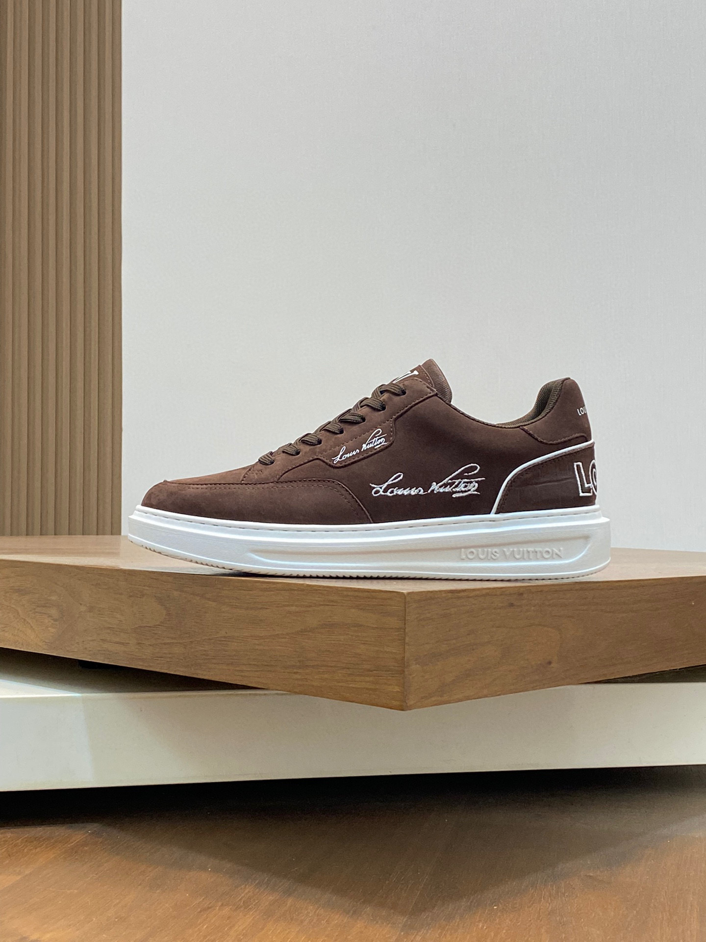 Picture[1]-P840 Louis Vuitton Louis Vuitton -High-end quality -Upper: 🔝 high mercerized calf leather, high frequency brand logo -Lining: Italy imported breathable mesh -Outsole: comfortable 🌲 TPU 🌲 molding outsole -Ultra-high quality control -Fine workmanship: highlight ( High-end - noble - grade) - Size : 38-44 (45 can be customized) - high imitation bags