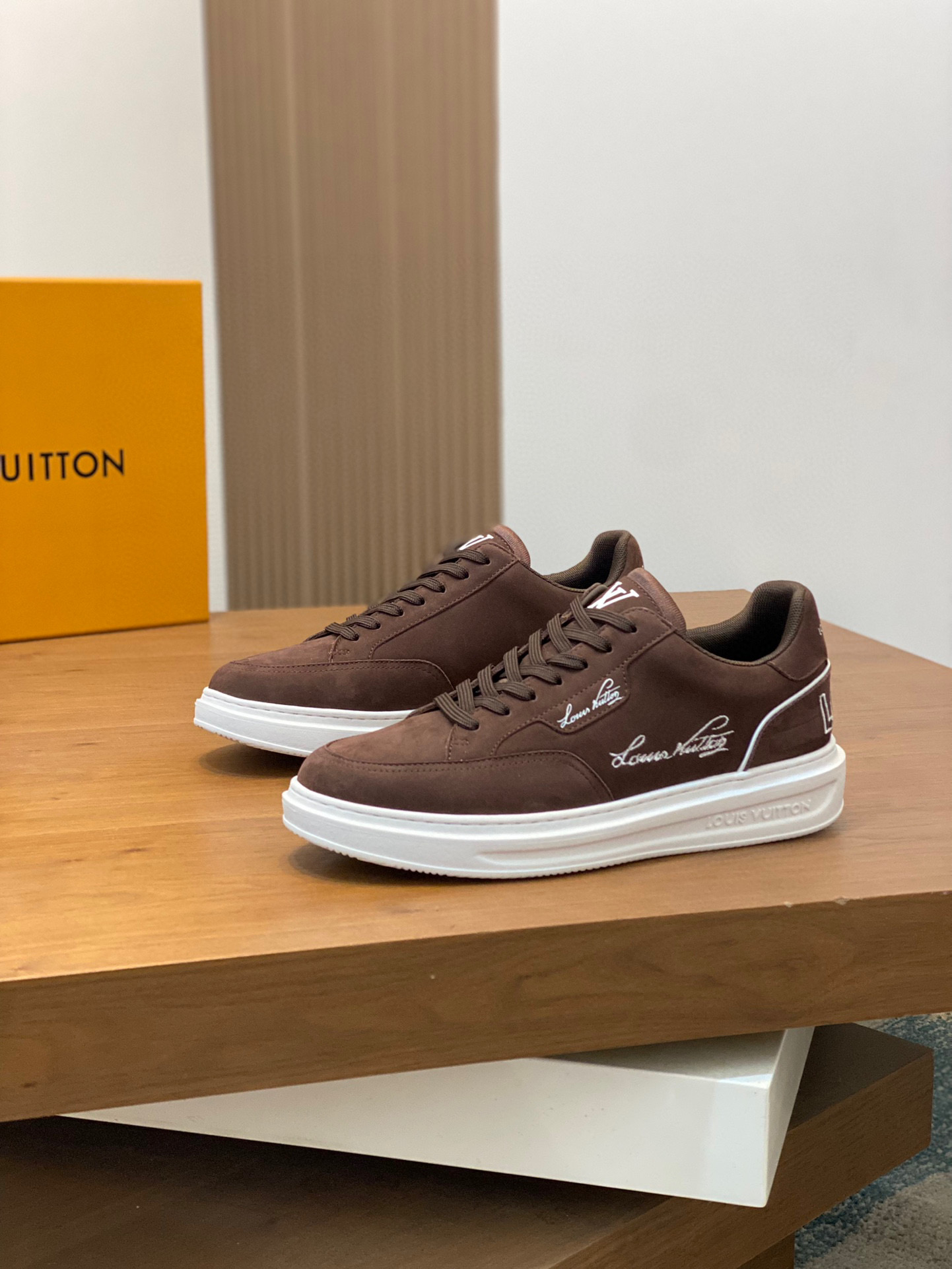 Picture[1]-P840 Louis Vuitton Louis Vuitton -High-end quality -Upper: 🔝 high mercerized calf leather, high frequency brand logo -Lining: Italy imported breathable mesh -Outsole: comfortable 🌲 TPU 🌲 molding outsole -Ultra-high quality control -Fine workmanship: highlight ( High-end - noble - grade) - Size : 38-44 (45 can be customized) - high imitation bags
