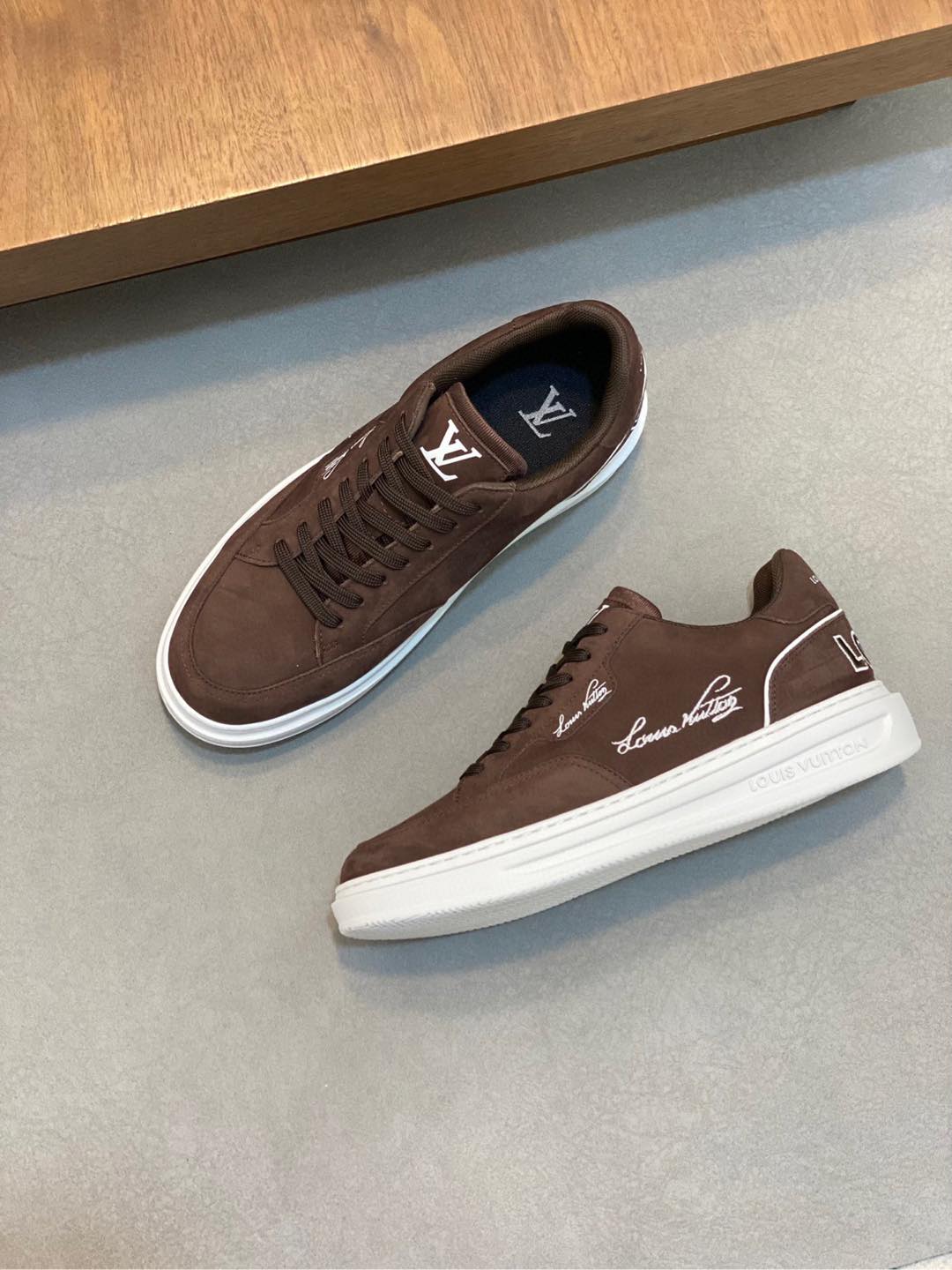 Picture[1]-P840 Louis Vuitton Louis Vuitton -High-end quality -Upper: 🔝 high mercerized calf leather, high frequency brand logo -Lining: Italy imported breathable mesh -Outsole: comfortable 🌲 TPU 🌲 molding outsole -Ultra-high quality control -Fine workmanship: highlight ( High-end - noble - grade) - Size : 38-44 (45 can be customized) - high imitation bags