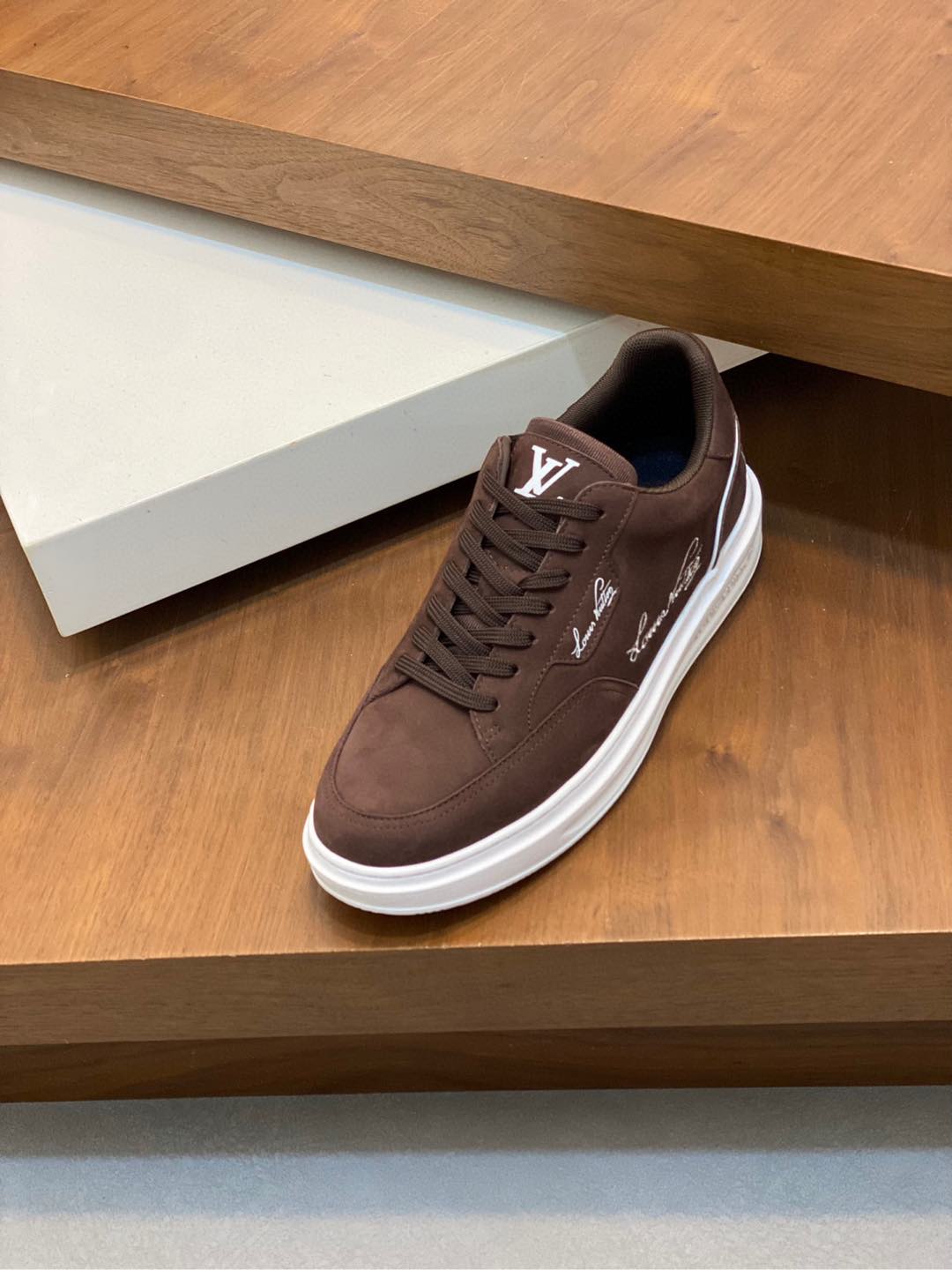 Picture[1]-P840 Louis Vuitton Louis Vuitton -High-end quality -Upper: 🔝 high mercerized calf leather, high frequency brand logo -Lining: Italy imported breathable mesh -Outsole: comfortable 🌲 TPU 🌲 molding outsole -Ultra-high quality control -Fine workmanship: highlight ( High-end - noble - grade) - Size : 38-44 (45 can be customized) - high imitation bags
