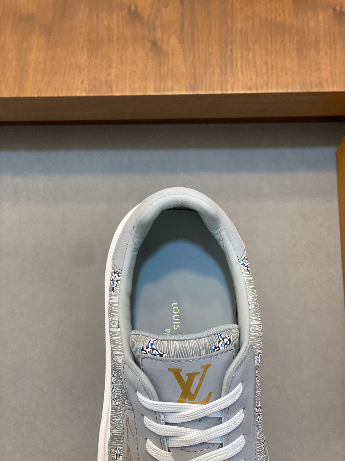 P840 Louis Vuitton Louis Vuitton -High-end quality -Upper: 🔝 Italian imported calfskin, high-frequency brand logo -Lining: breathable cowhide lining sweat-absorbent cowhide cushioning feet -Outsole: ultra-lightweight 🌲 TPU foam 🌲 molding outsole -Ultra-high quality control -Fine workmanship: highlights the (High-end - noble - grade) - Size : 38-44 (45 can be customized) - high imitation bags