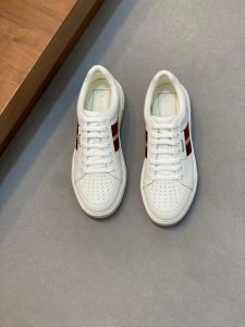 P960 BALLY Classic Fashion Casual Sneakers Fluid lines Soft calfskin leather with Berberi special hardware small letter grains Side BALLY special support strap EVA lightweight rubber with TPU Striped slip-resistant outsole Highest version of the quality Ultra-comfortable men's shoes: 39 40 41 42 43 44- high-fashion bags