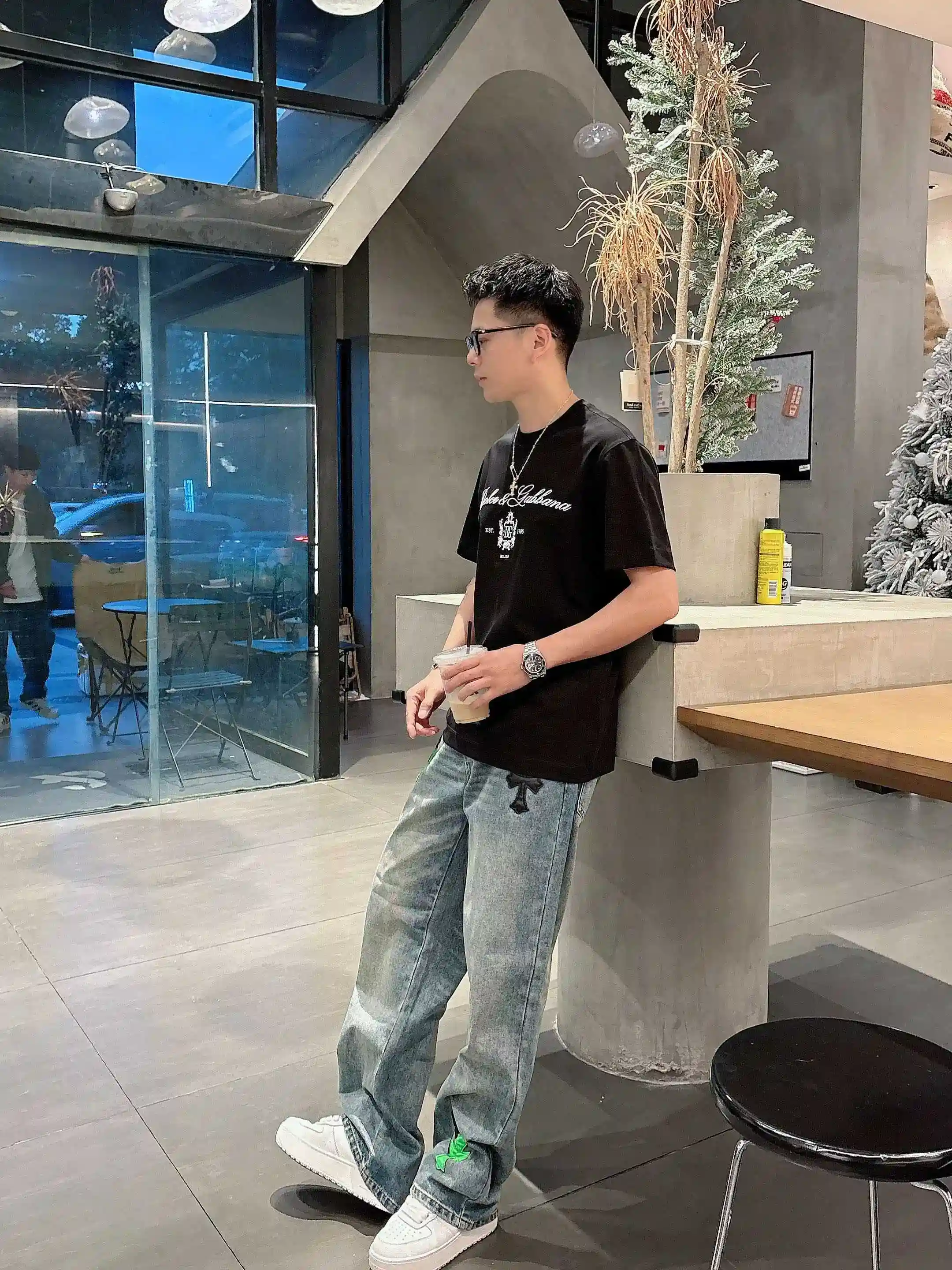 图片[9]-P520 DG杜嘉班纳 2025春夏首发短袖圆领T恤 高端订制 设计前卫时尚！品牌logo重工艺设计 丝光云朵棉面料.手感柔软.穿着舒适.专柜级别精致车线.做工精细.上身效果无敌帅气！型男必备单品！
颜色：黑色 白色
码数：M-3XL 微阔版型 178 155斤穿L 最大穿210斤-高仿包包