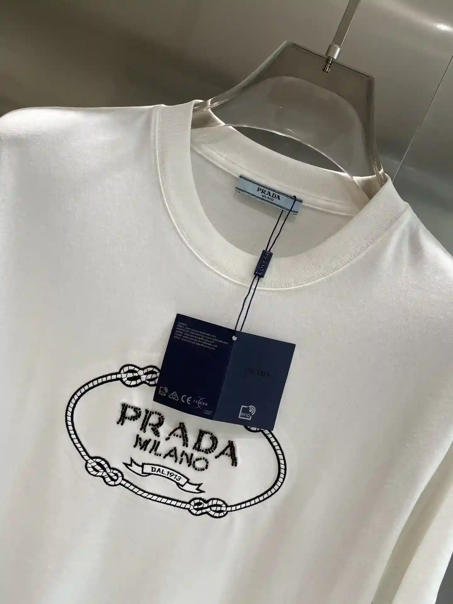 Picture [4]-"𝙉𝙚𝙬🤍 Prada" Prada Classic black T low-key in the luxury Black T-shirt! Classic black versatile and thin chest delicate white logo pattern simple but not lose the sense of luxury Prada style show fabric texture superb XS-L🅿️440-High Faux Bags