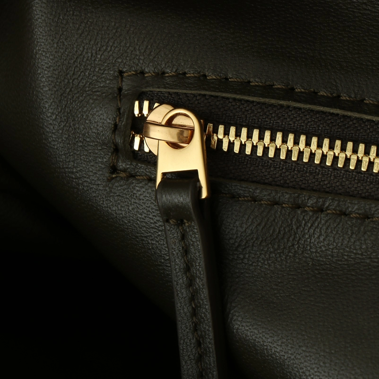 Picture [9]-P1900 BV large jodie Mika the same ★ advanced simple beauty ~ woven large jodie ~ exudes a high-level and fashionable temperament ~ the bag chose a low-key and elegant color not only looks very valiant but also demonstrates a casual sense of aesthetics woven shape chic novelty every place looks exquisite exquisite whether it's the choice of color or the use of materials are reflected in the brand's carefully designed! The bag not only meets the practicality but also visually give people a kind of enjoyment compared to the mini is a completely different style Model: 600261 Size: 48 × 40 × 16-High-fashion bags