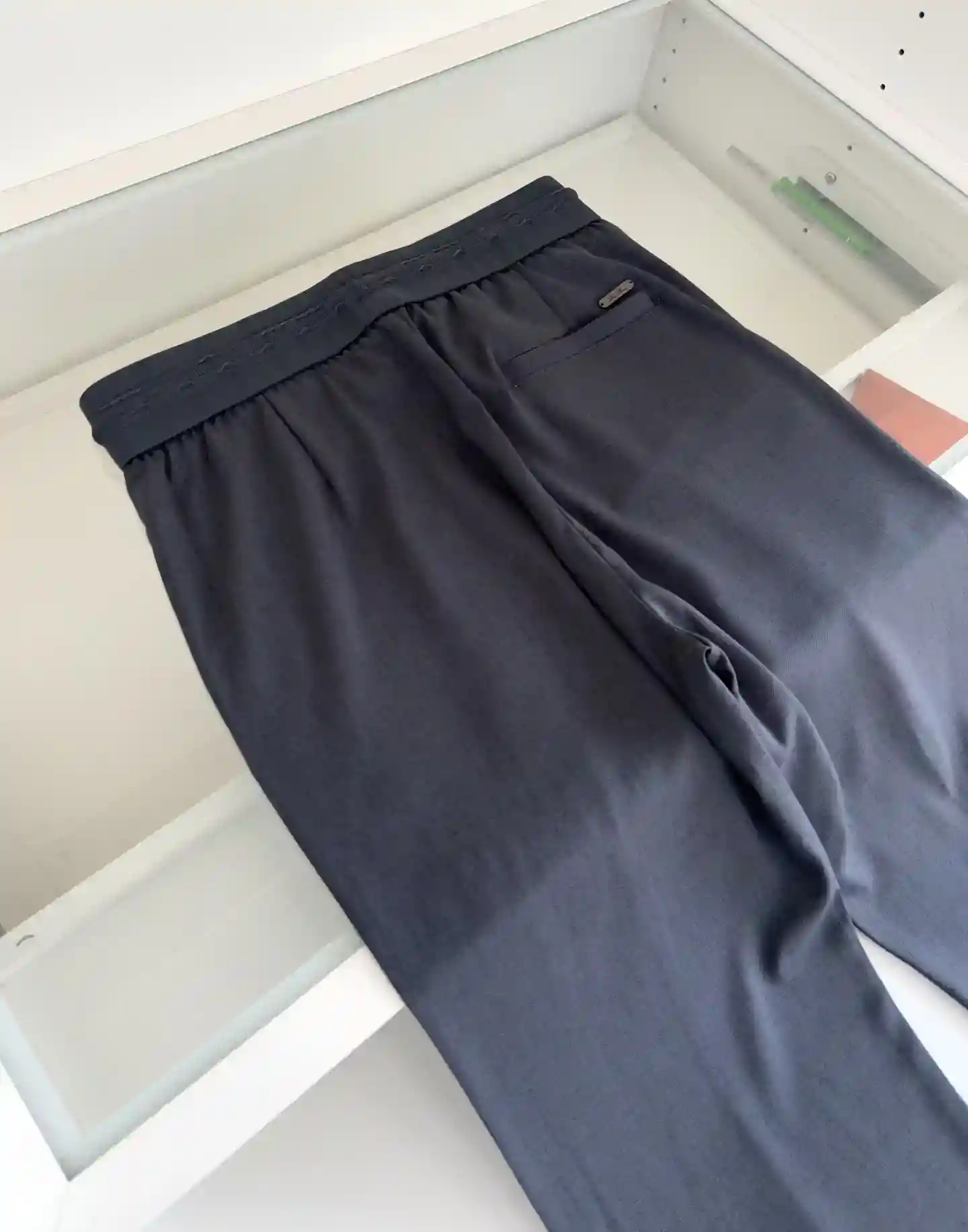 Picture [7]-P620 Lo*ro Pi*na Nuo u Fluttering elegant 2025 spring and summer business workout elastic waist straight drawstring casual pants classic elastic waist straight paragraph elastic waist greatly enhance the wearing comfort logo embroidery embellishment two side pockets waist thread is very detailed highlights fit tailoring fabric using a guest blended material surface has a textured texture not easy to wrinkle on the upper body comfortable breathable and at the same time have a very good straightening sense of full product phase order business and leisure can be very good with a color black black gray curry code M-3XL tried to wear 172-148 waist 2 feet 5 wear L suitable - high imitation bags The sense of full quality phase order business and leisure can be very good with a color black black gray curry size M-3XL tried on 172-148 waist 2 feet 5 wear L suitable-High replica bags