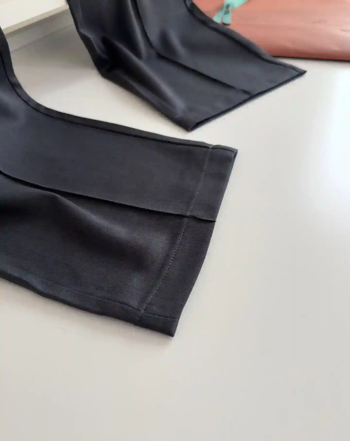 Picture [6]-P620 Lo*ro Pi*na Nuo u Fluttering Ya 2025 Spring and Summer Business Workplace Elastic waist straight drawstring casual pants Classic elastic waist straight paragraph Elastic waist greatly enhance the wearing comfort Logo embroidery embellishment two side pockets Waist thread is very detailed highlights Fit tailoring Fabrics are made of customer blended material The surface has a textured texture Not easy to wrinkle Comfortable on the body Breathable and at the same time have a very good straightening The sense of full quality phase order business and leisure can be very good with a color black black gray curry size M-3XL tried on 172-148 waist 2 feet 5 wear L suitable-High replica bags