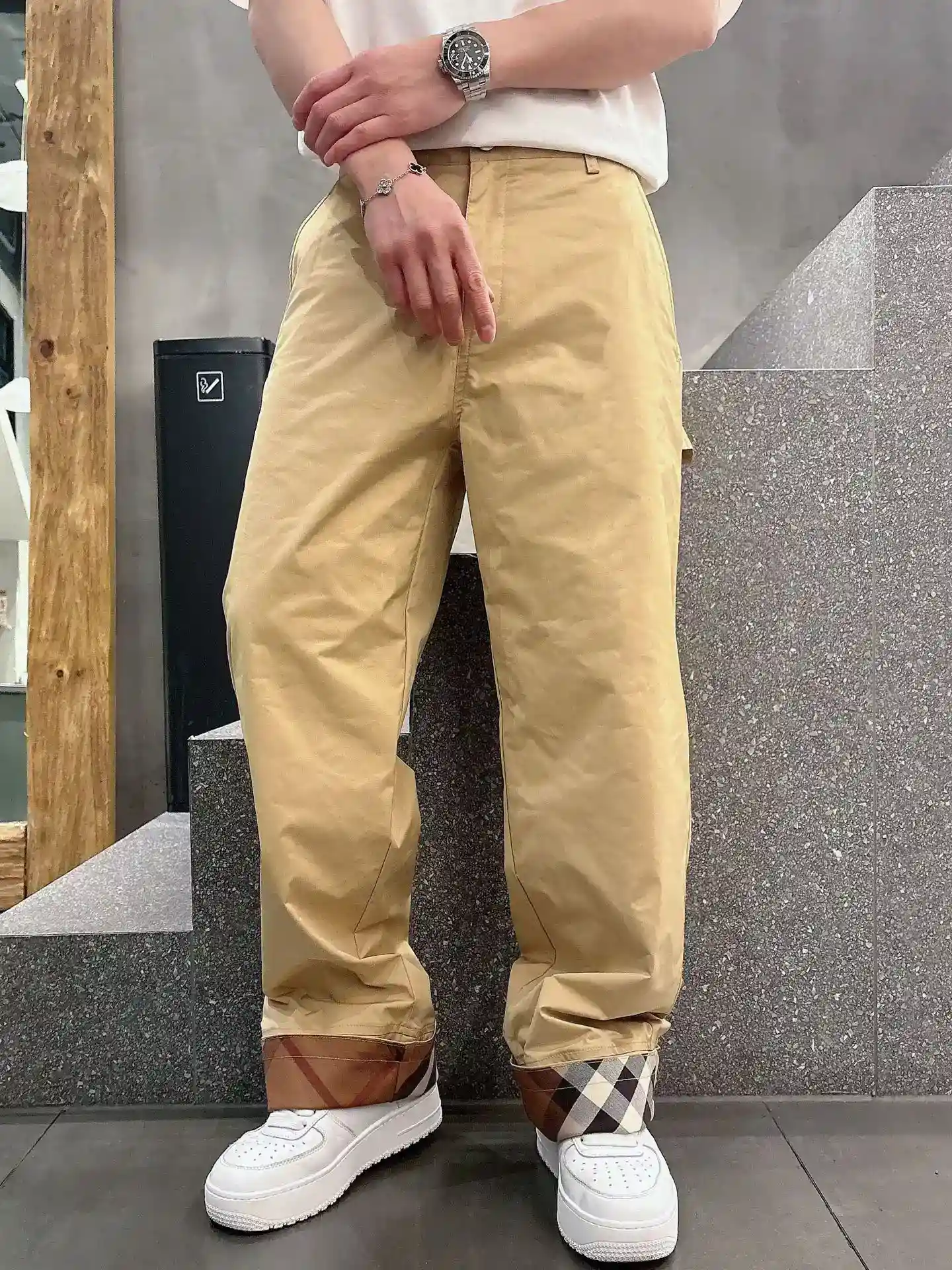 Picture [4]-p700 Burberry Men's Boutique Casual Pants 👍 top fabrics casual pants the most upper body version of the unbeatable positive! Absolutely can close your eyes to collect a This pants is very versatile elastic waist, daily work Outdoor sports can be worn is the perfect combination of fashion and leisure and outdoor sports, so whether you usually wear or outdoor wear is your best choice Extreme comfort and fast sweat is the focus of the highly favored to enhance the wearing comfort for aerobic exercise and cross-country running conditions to wear This is an extremely wide range of application of the running casual pants! This is an extremely versatile pair of running pants that can be worn in a wide range of conditions, so that you can naturally maintain your love of sports in the summer and also wear them in your casual life Size: M-3XL-High Replica Bags